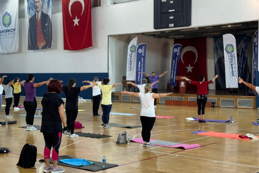BAKIRKÖYLÜ KADINLAR GÜNE SPORLA BAŞLIYOR