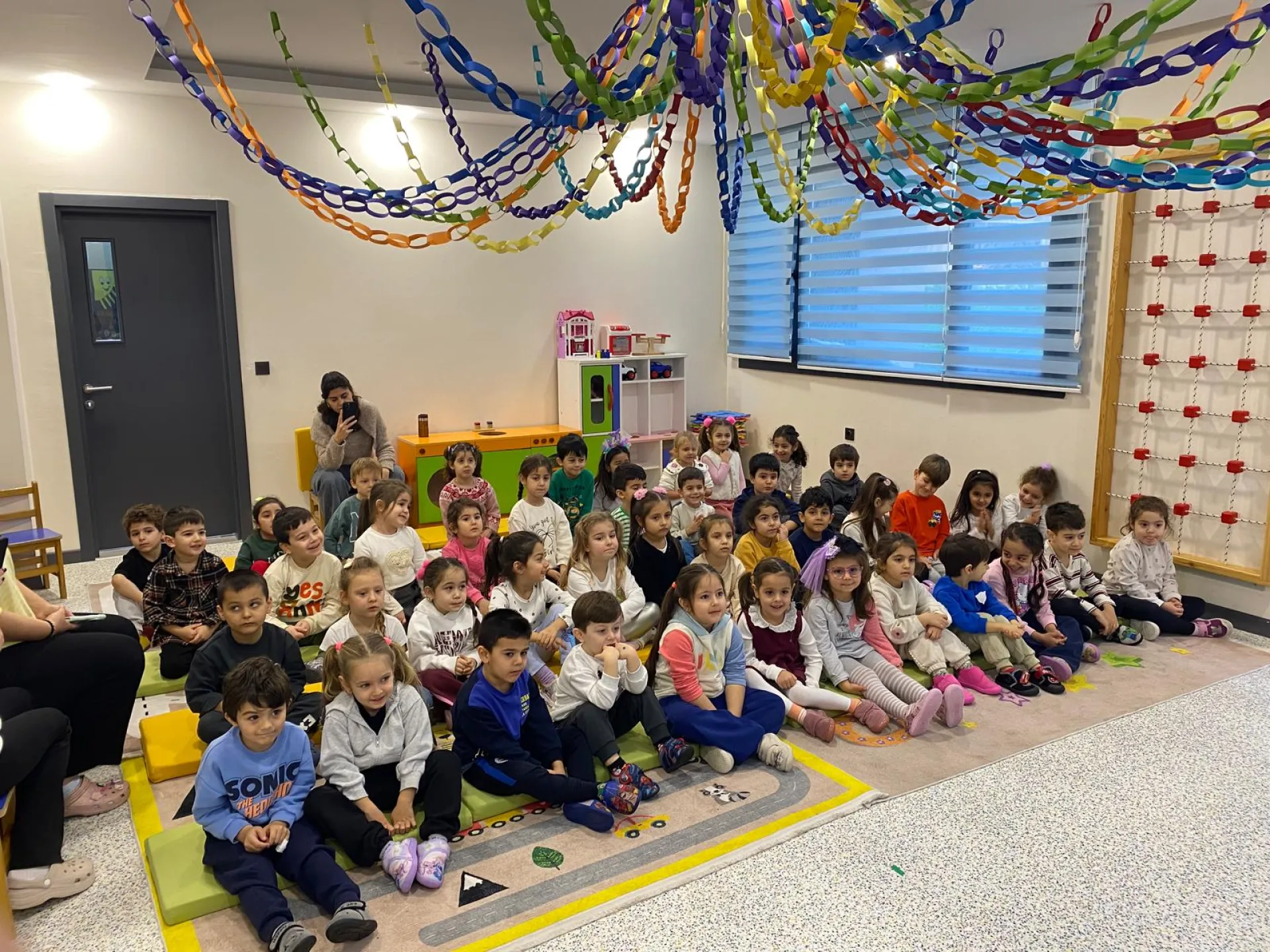 “RENGİNİ ARAYAN PORTAKAL” MİNİKLERLE BULUŞTU