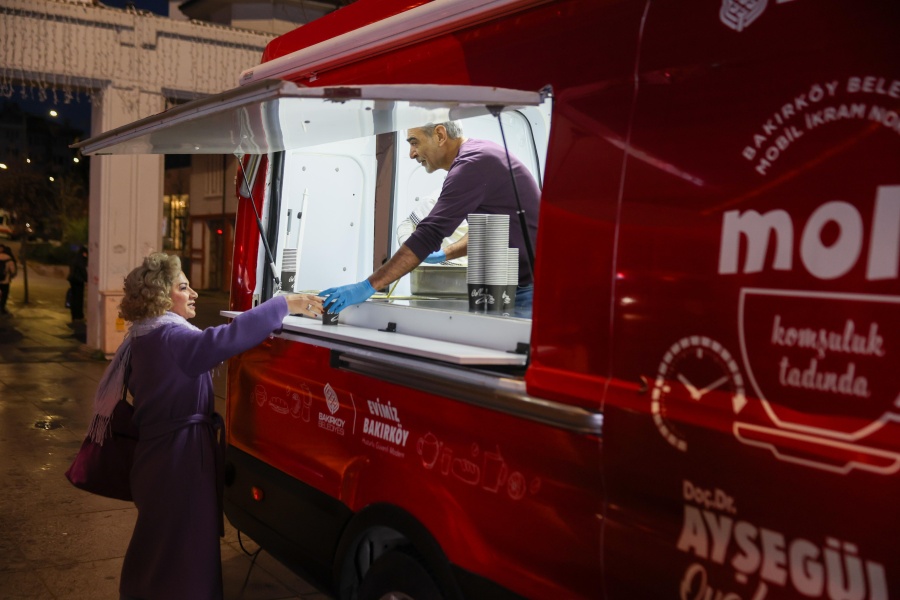 BAKIRKÖY BELEDİYESİ’NDEN SOĞUK SABAHLARDA SICAK İKRAM