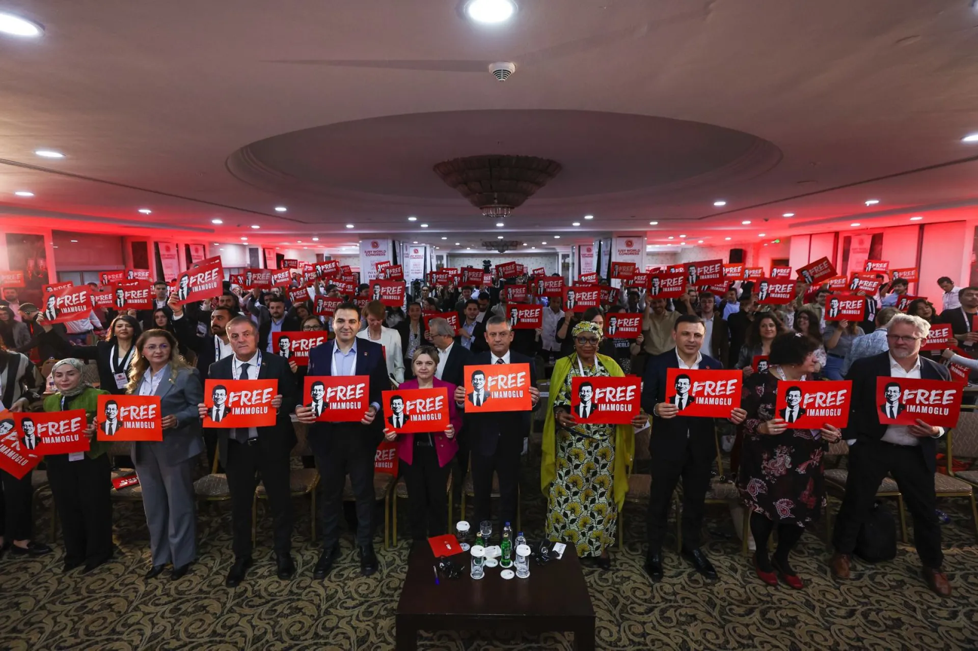 BAŞKAN OVALIOĞLU SOSYALİST ENTERNASYONAL GENÇLİK BİRLİĞİ TOPLANTISINDA KONUŞTU