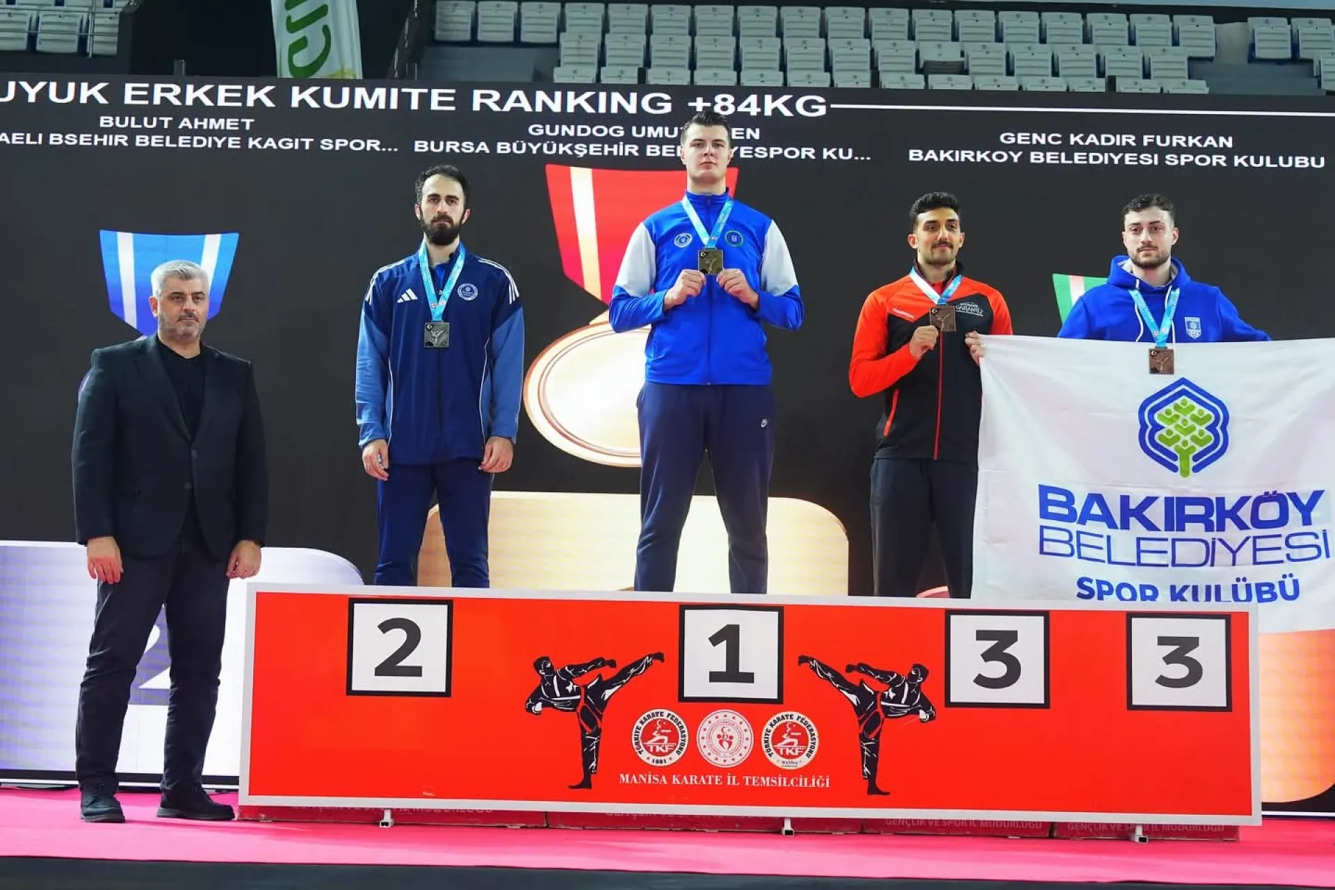 BAKIRKÖYLÜ KARATECİLER GURUR YAŞATTI