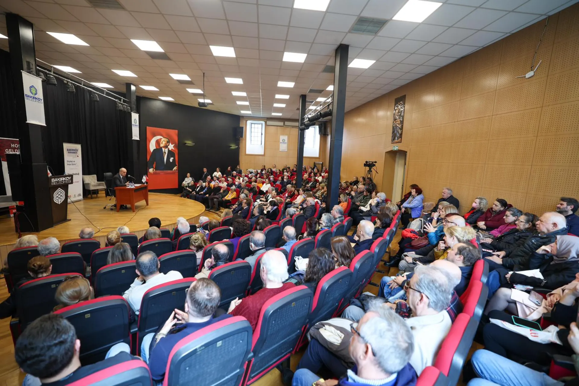 İLKER BAŞBUĞ BAKIRKÖYLÜLERLE BULUŞTU