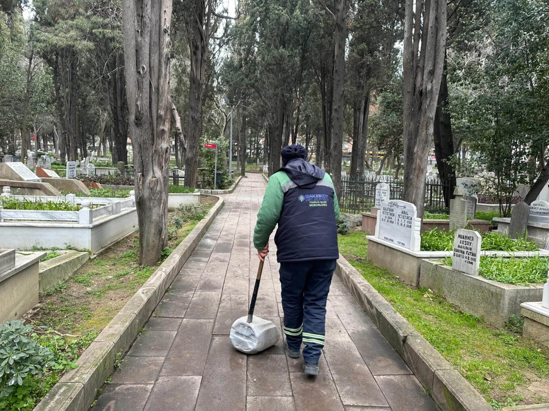 BAKIRKÖY’DE BAYRAM ÖNCESİ TEMİZLİK SEFERBERLİĞİ