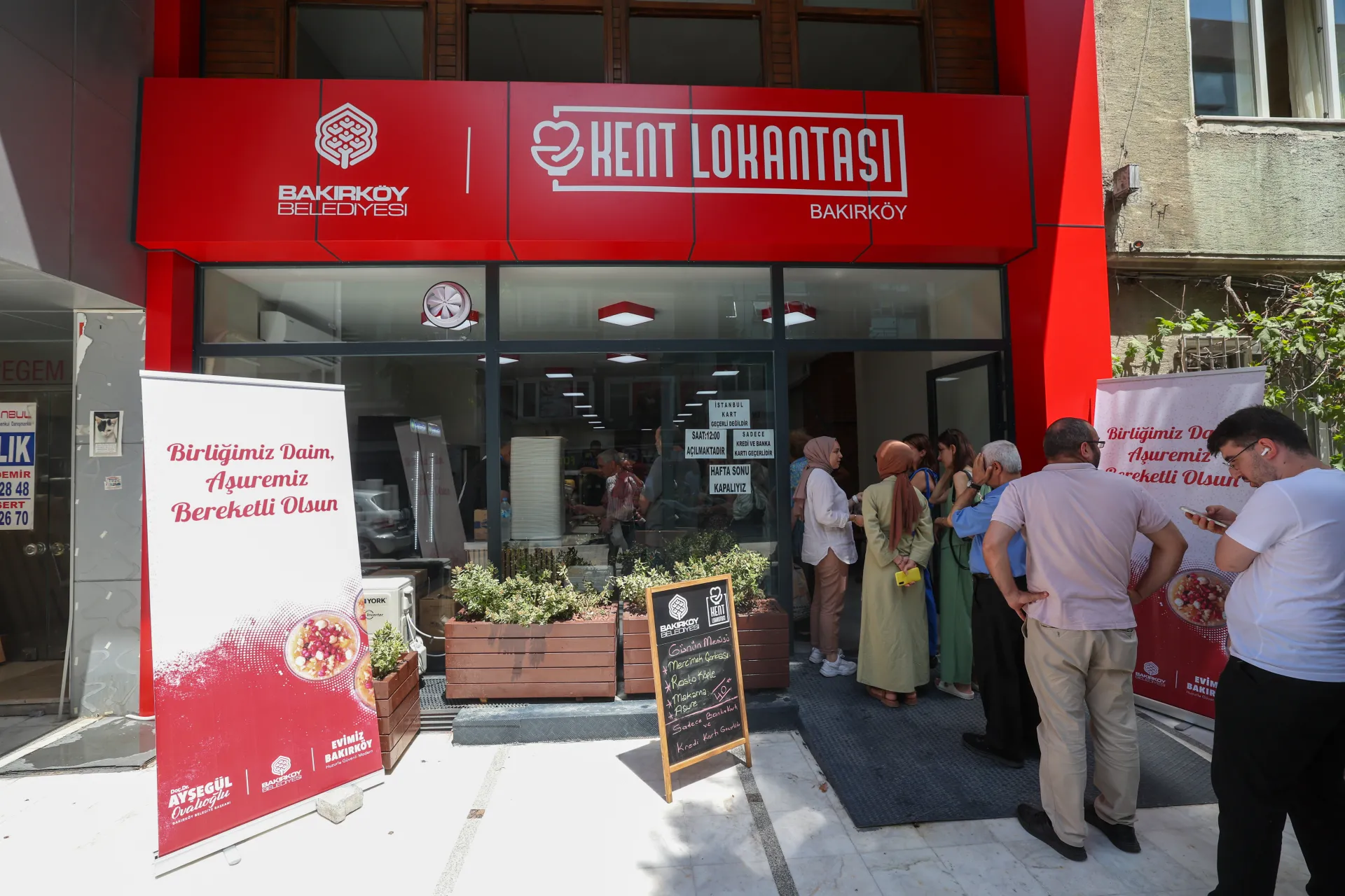 BAKIRKÖY BELEDİYESİ SOSYAL HİZMETLERLE DAYANIŞMAYI BÜYÜTTÜ