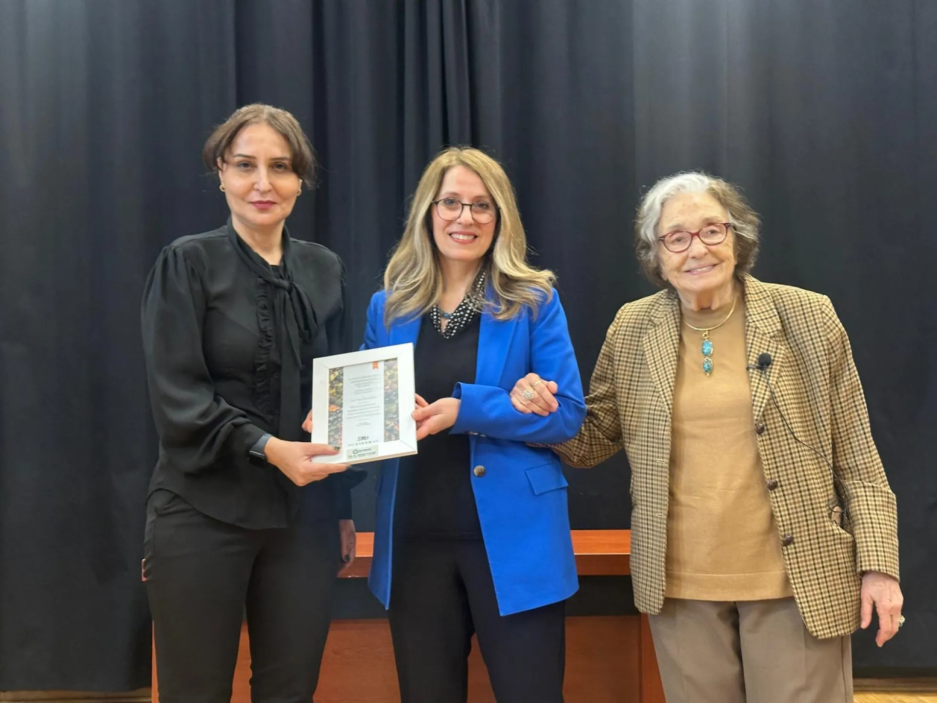 GÜLTEN DAYIOĞLU BAKIRKÖYLÜLERLE BULUŞTU