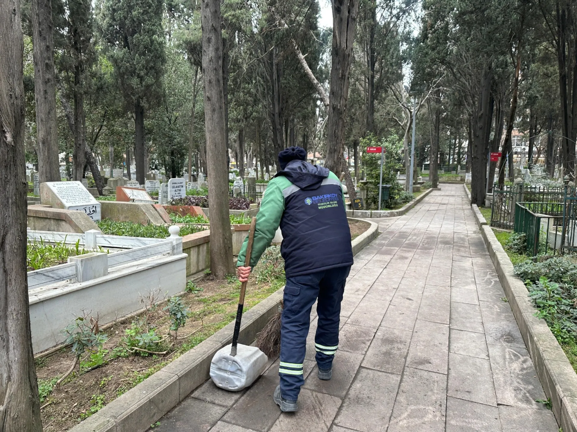 BAKIRKÖY’DE BAYRAM ÖNCESİ TEMİZLİK SEFERBERLİĞİ