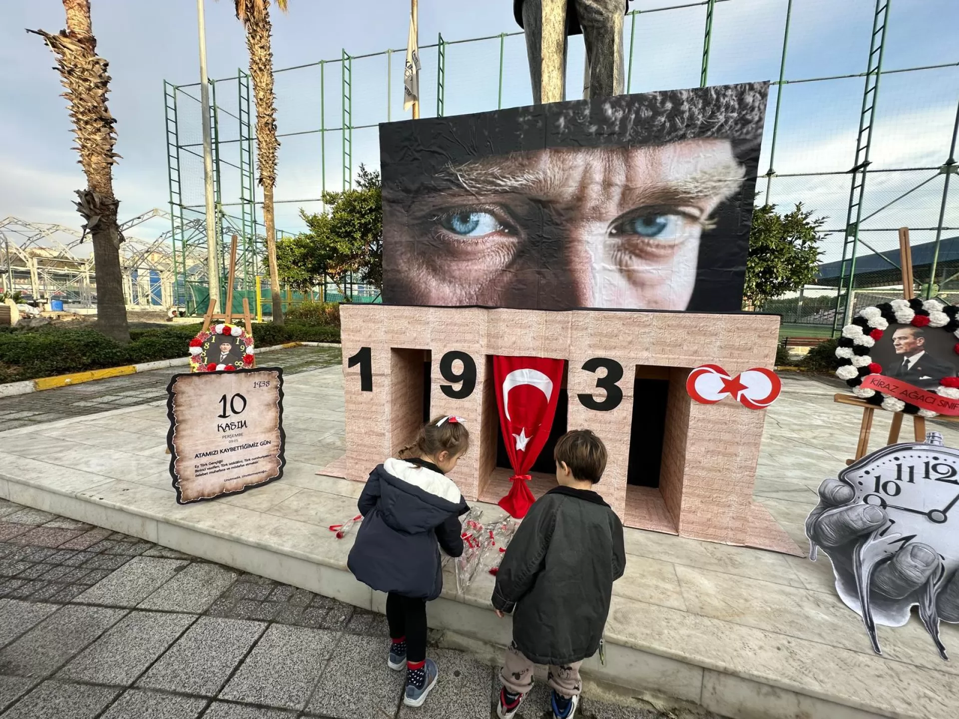 BAKIRKÖY 10 KASIM’DA ATASINI ANDI