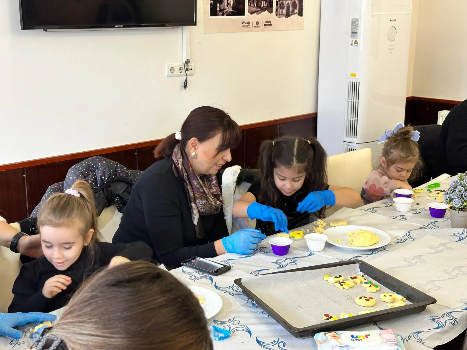 BAKIRKÖY BELEDİYESİ’NDEN KUŞAKLARI BULUŞTURAN KURABİYE ETKİNLİĞİ