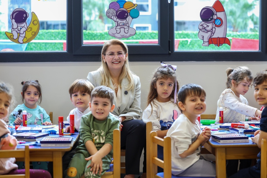 BAKIRKÖY’DE MUZAFFER İZGÜ GÜNDÜZ ÇOCUK BAKIMEVİ AÇILDI