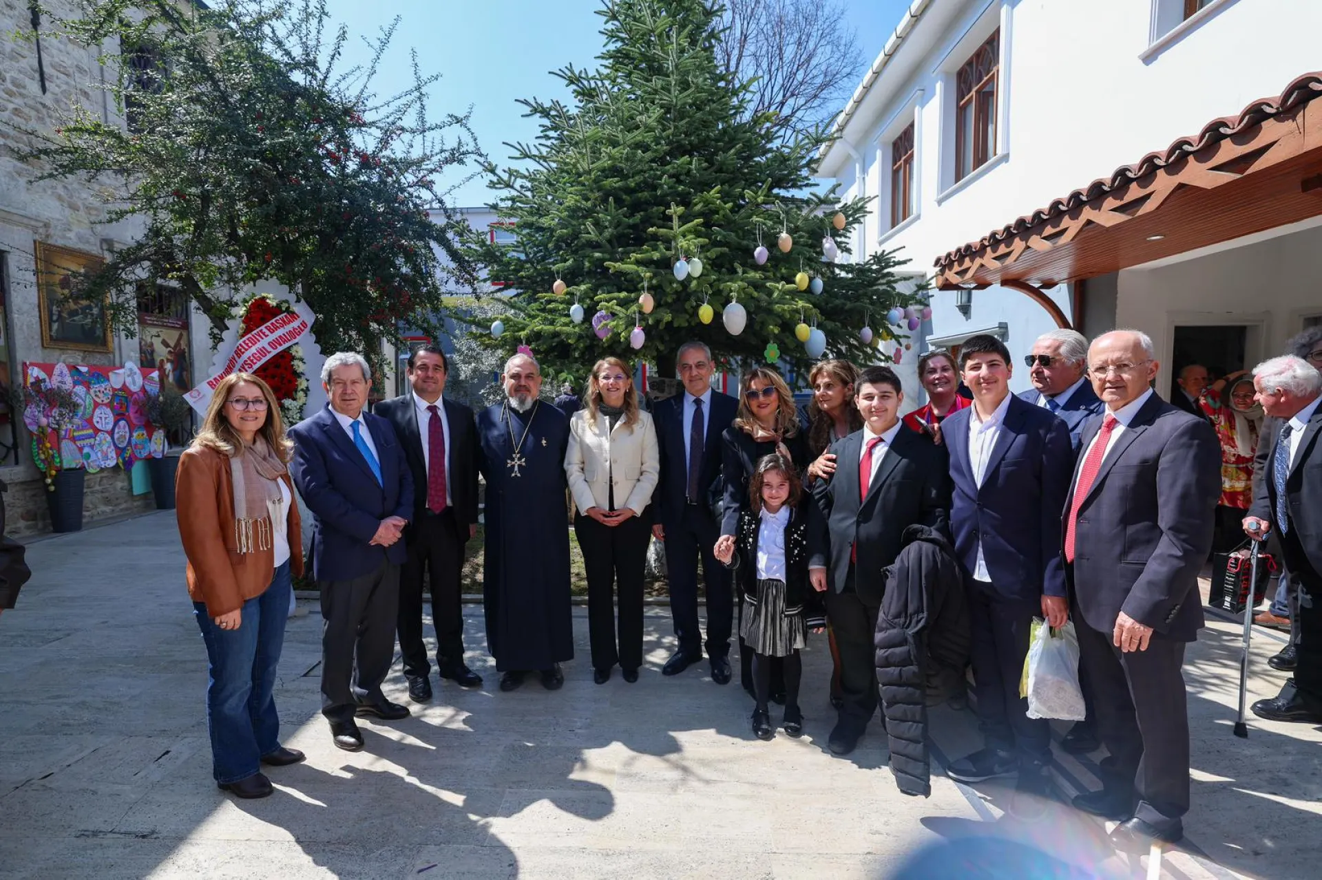 BAŞKAN OVALIOĞLU VATANDAŞLARIN PASKALYASINI KUTLADI