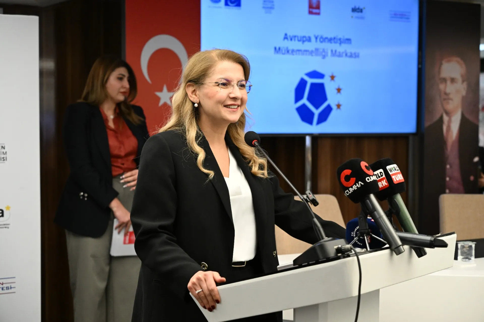 BAKIRKÖY BELEDİYESİ’NE AVRUPA YÖNETİŞİM MÜKEMMELLİĞİ MARKASI ÖDÜLÜ