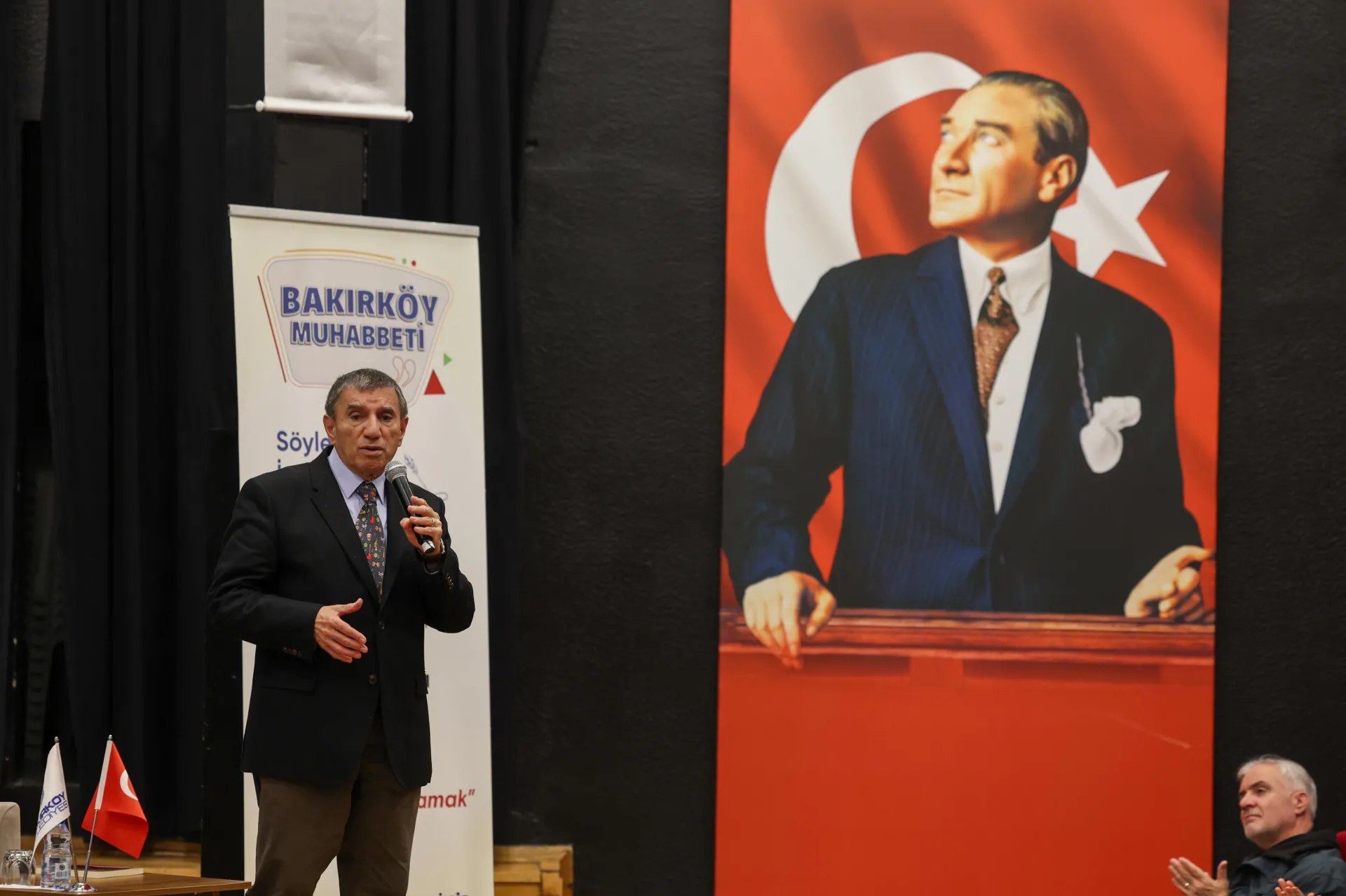 ÜSTÜN DÖKMEN BAKIRKÖYLÜLERLE BULUŞTU