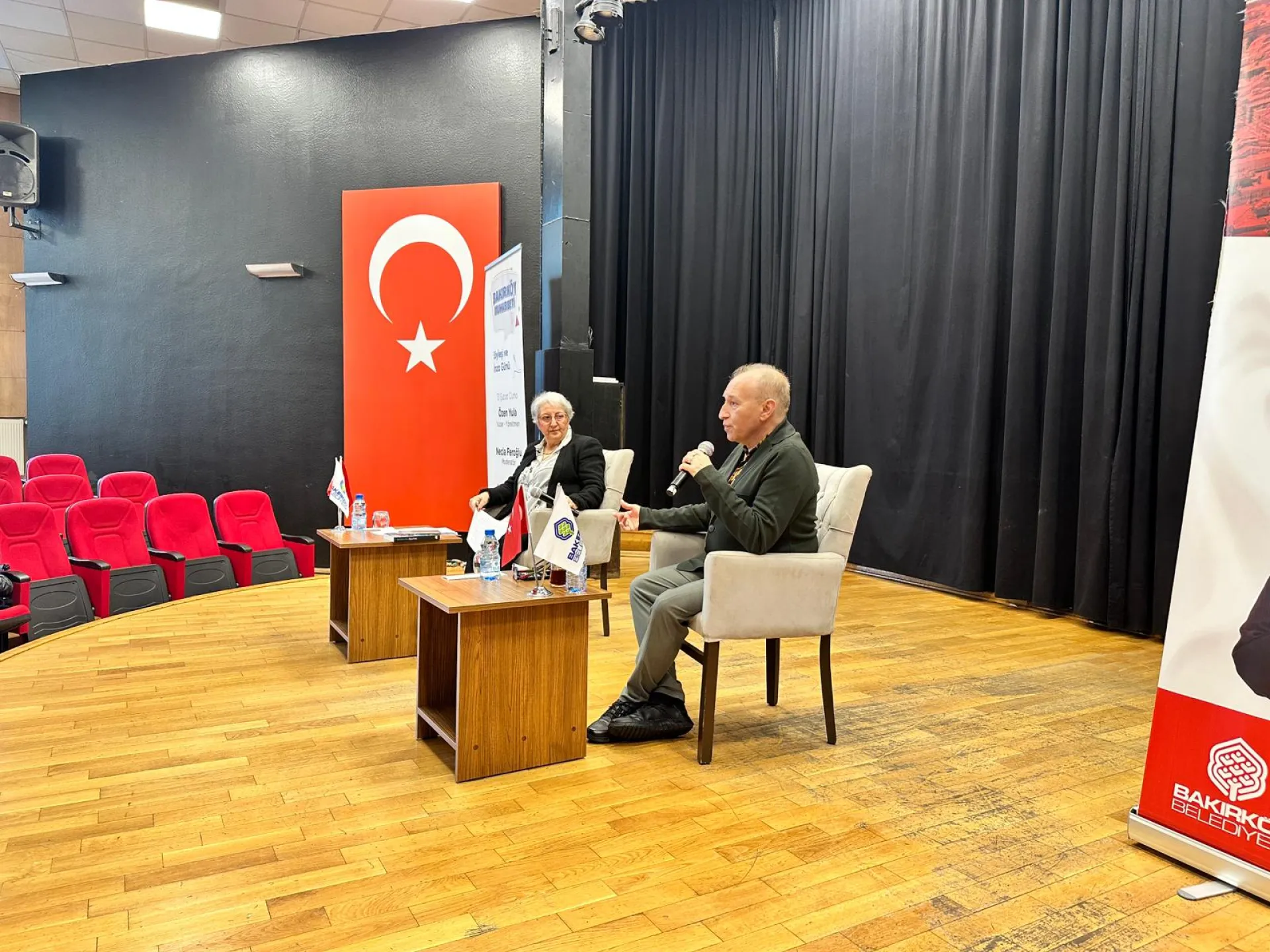 YAZAR VE YÖNETMEN ÖZEN YULA BAKIRKÖYLÜLERLE BULUŞTU