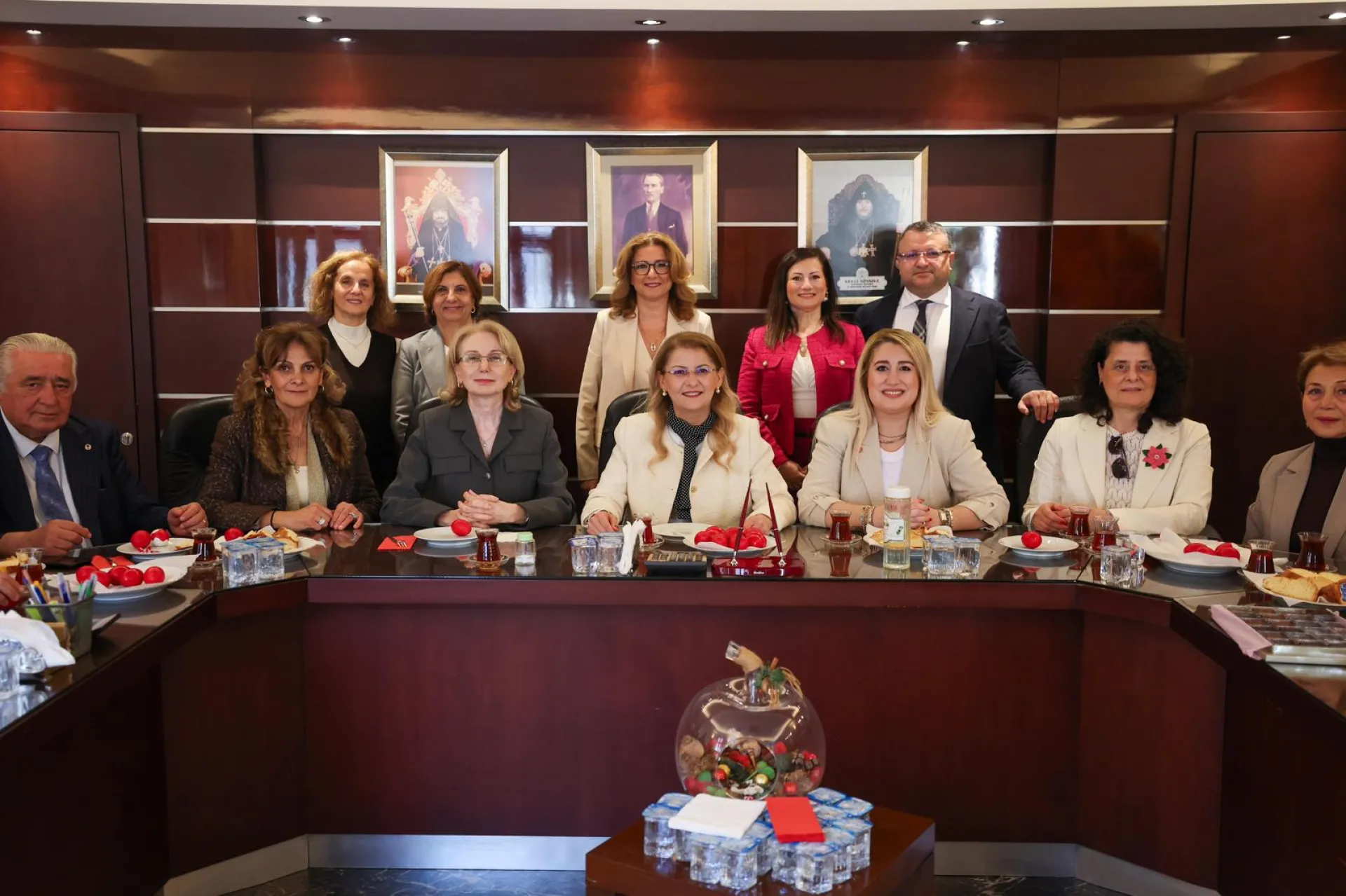 BAŞKAN OVALIOĞLU VATANDAŞLARIN PASKALYASINI KUTLADI