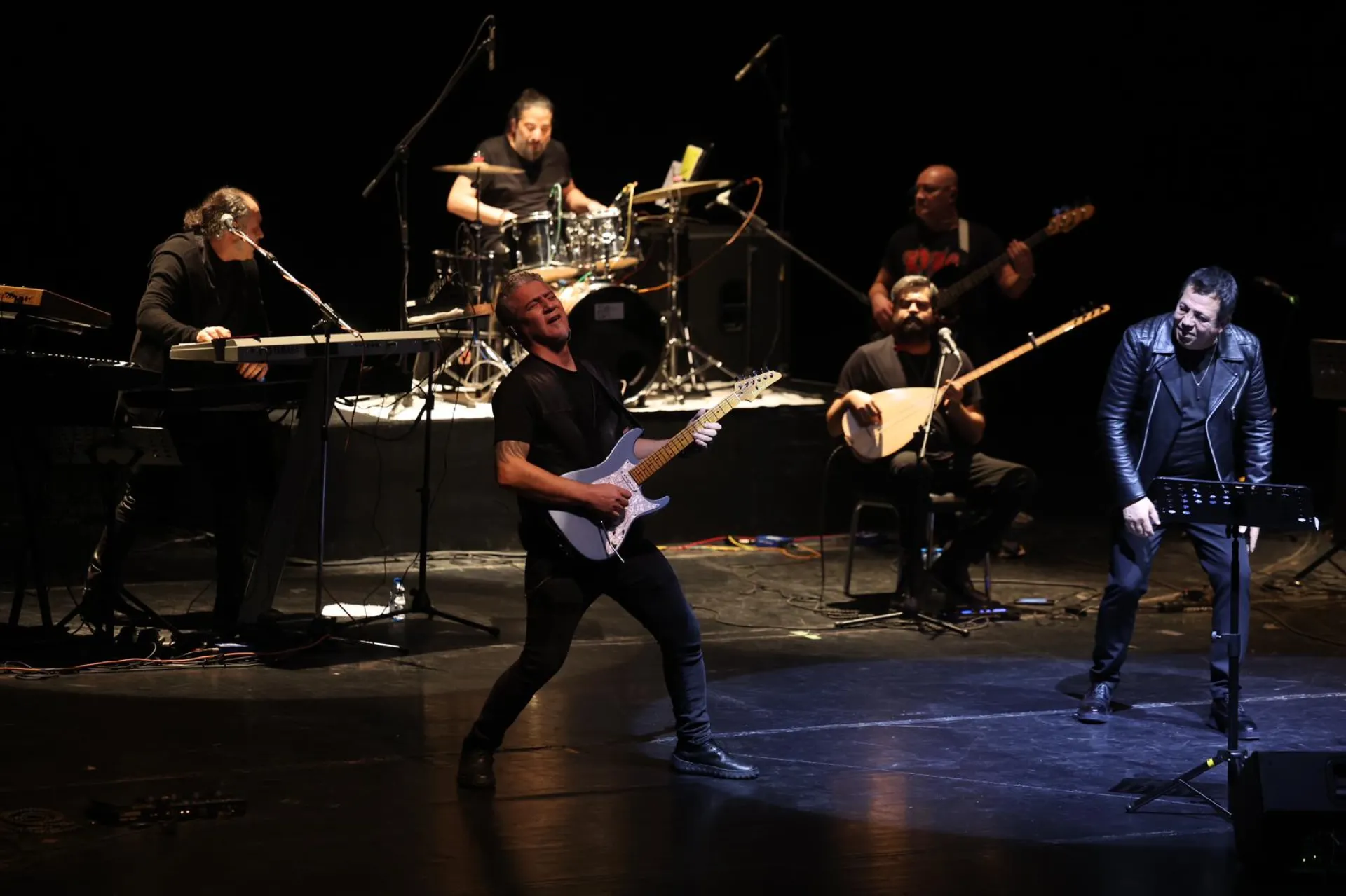 BARIŞ MANÇO VE CEM KARACA BAKIRKÖY’DE ANILDI