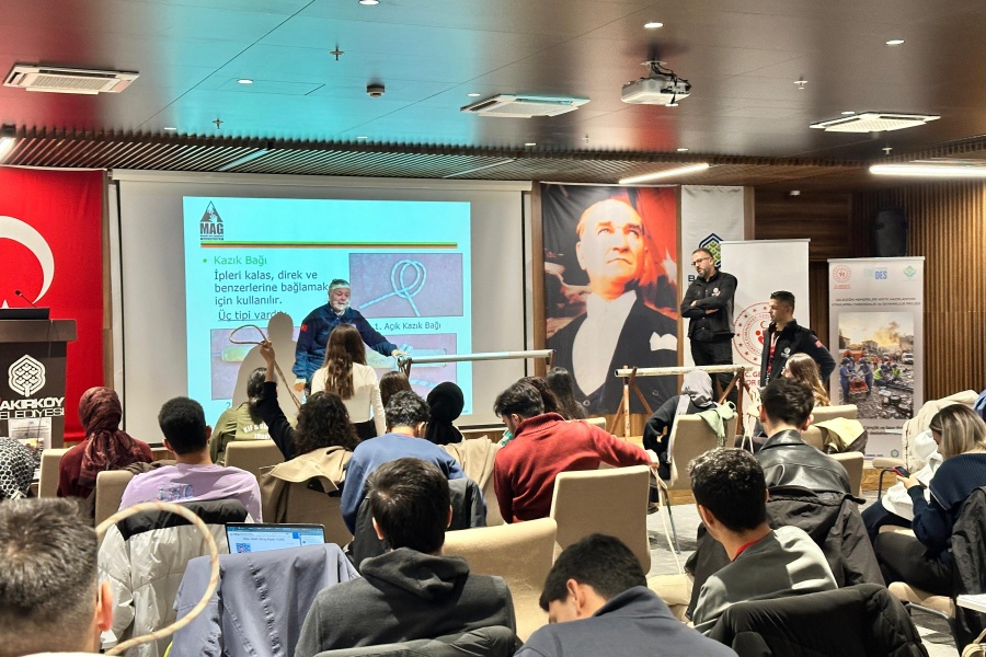 Bakırköy Belediyesi’nden geleceğin hemşirelerine afet eğitimi