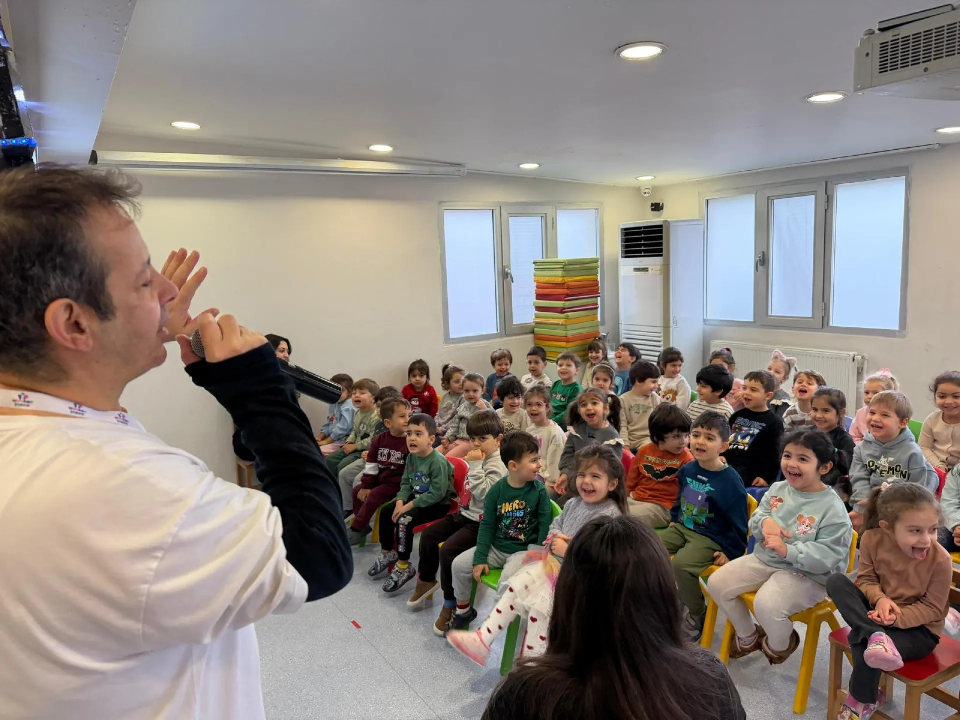 “RENGİNİ ARAYAN PORTAKAL” MİNİKLERLE BULUŞTU