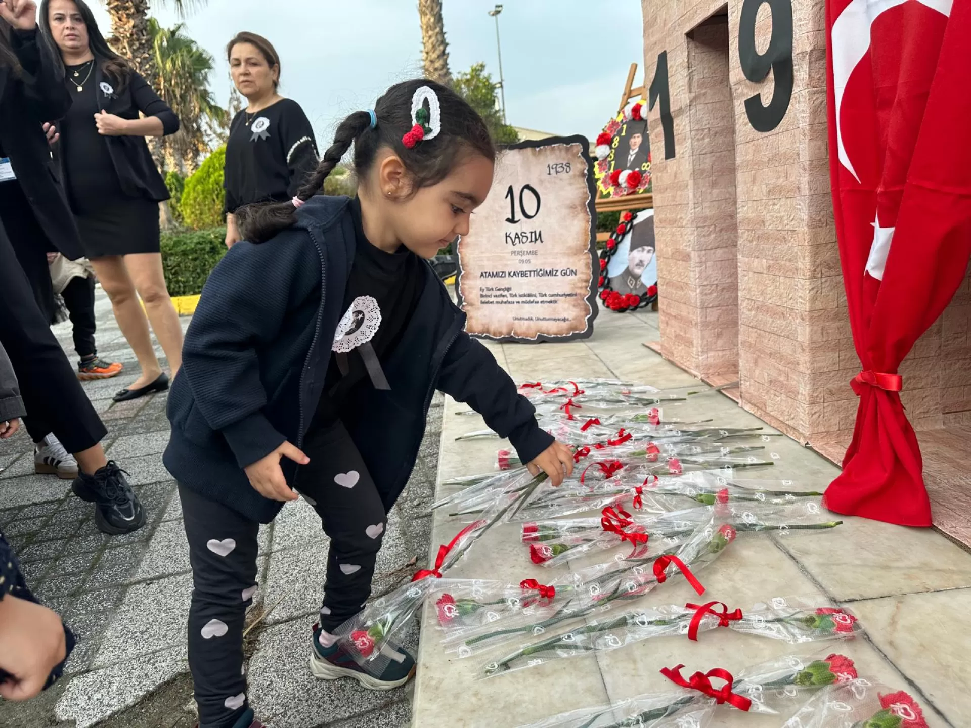 BAKIRKÖY 10 KASIM’DA ATASINI ANDI