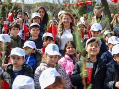 BAKIRKÖY’DE MİNİK ELLER TOPRAĞA CAN VERDİ