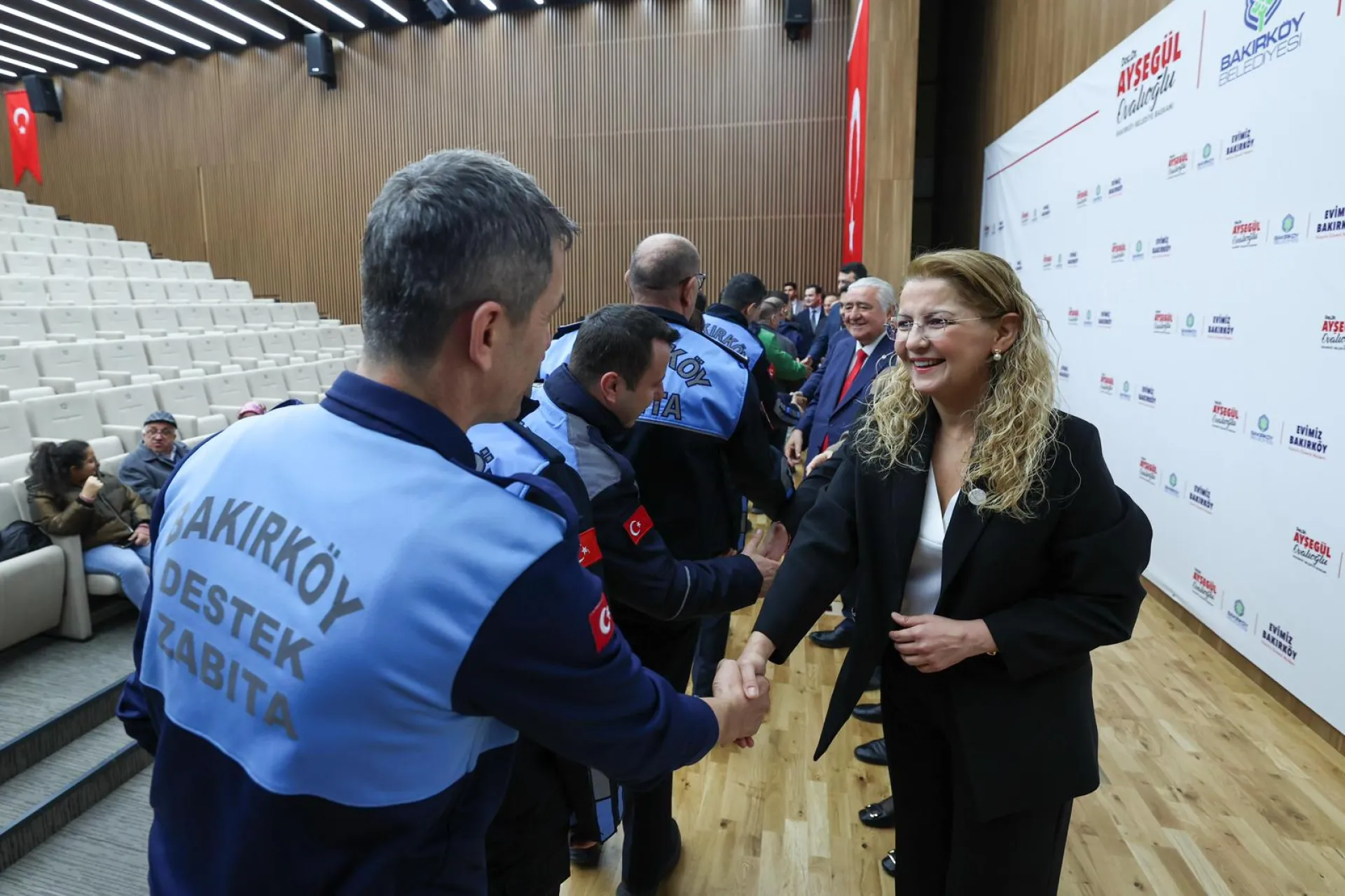 BAŞKAN OVALIOĞLU PERSONELİYLE BAYRAMLAŞTI