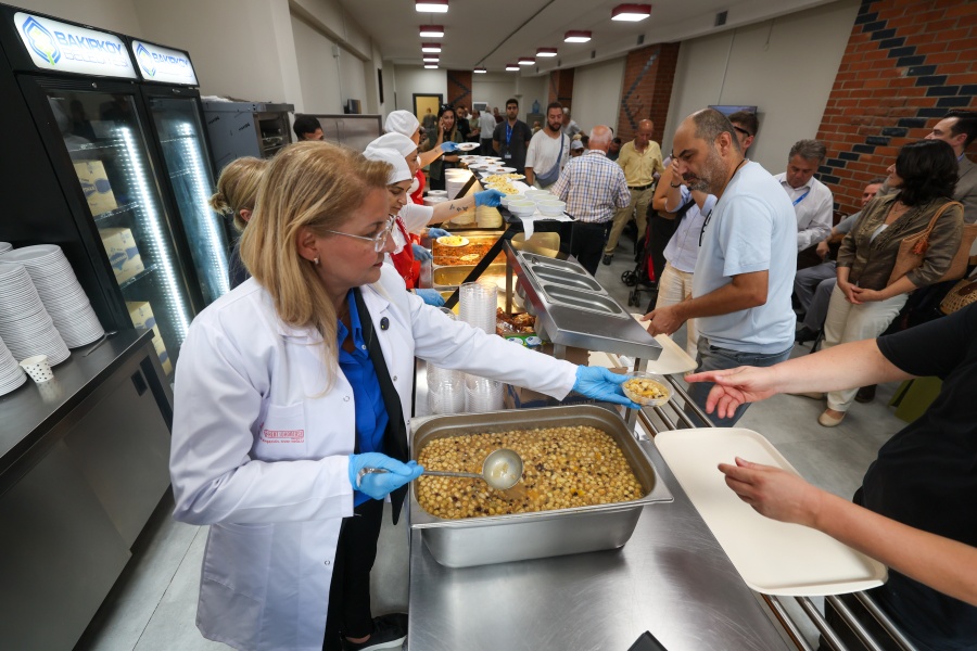 BAKIRKÖY BELEDİYESİ SOSYAL HİZMETLERLE DAYANIŞMAYI BÜYÜTTÜ