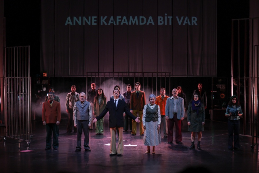 Tarık Akan’ın hayatı tiyatro sahnesinde