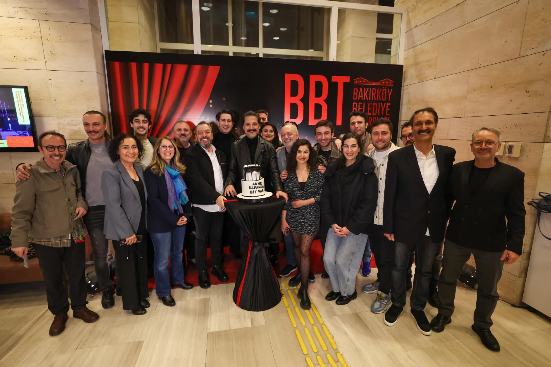 Tarık Akan’ın hayatı tiyatro sahnesinde