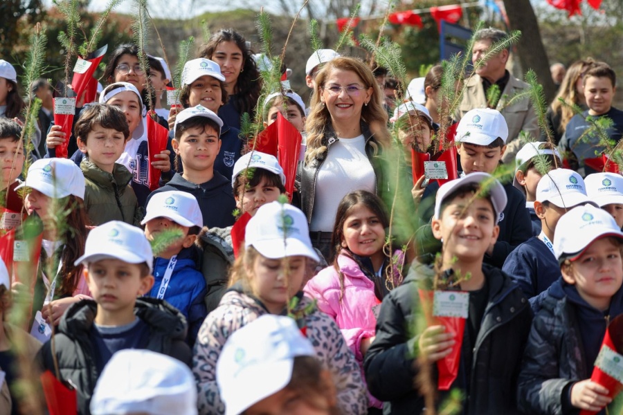 BAKIRKÖY’DE MİNİK ELLER TOPRAĞA CAN VERDİ