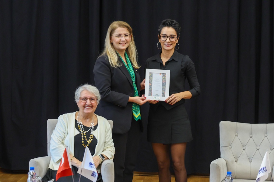 ŞULE AYDIN İLE “TIMARHANEDEN HABER VAR” BAKIRKÖY’DEYDİ