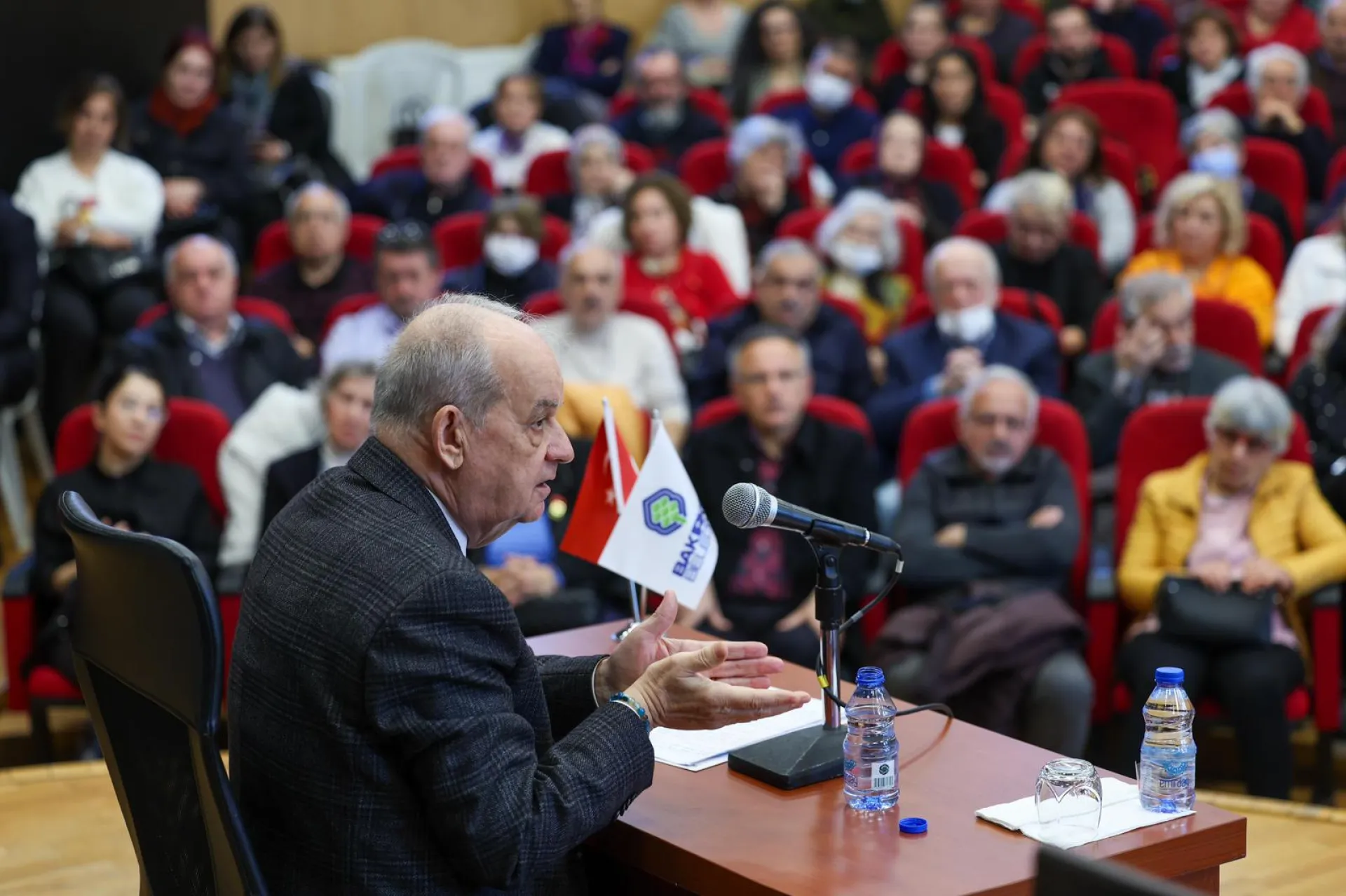 İLKER BAŞBUĞ BAKIRKÖYLÜLERLE BULUŞTU