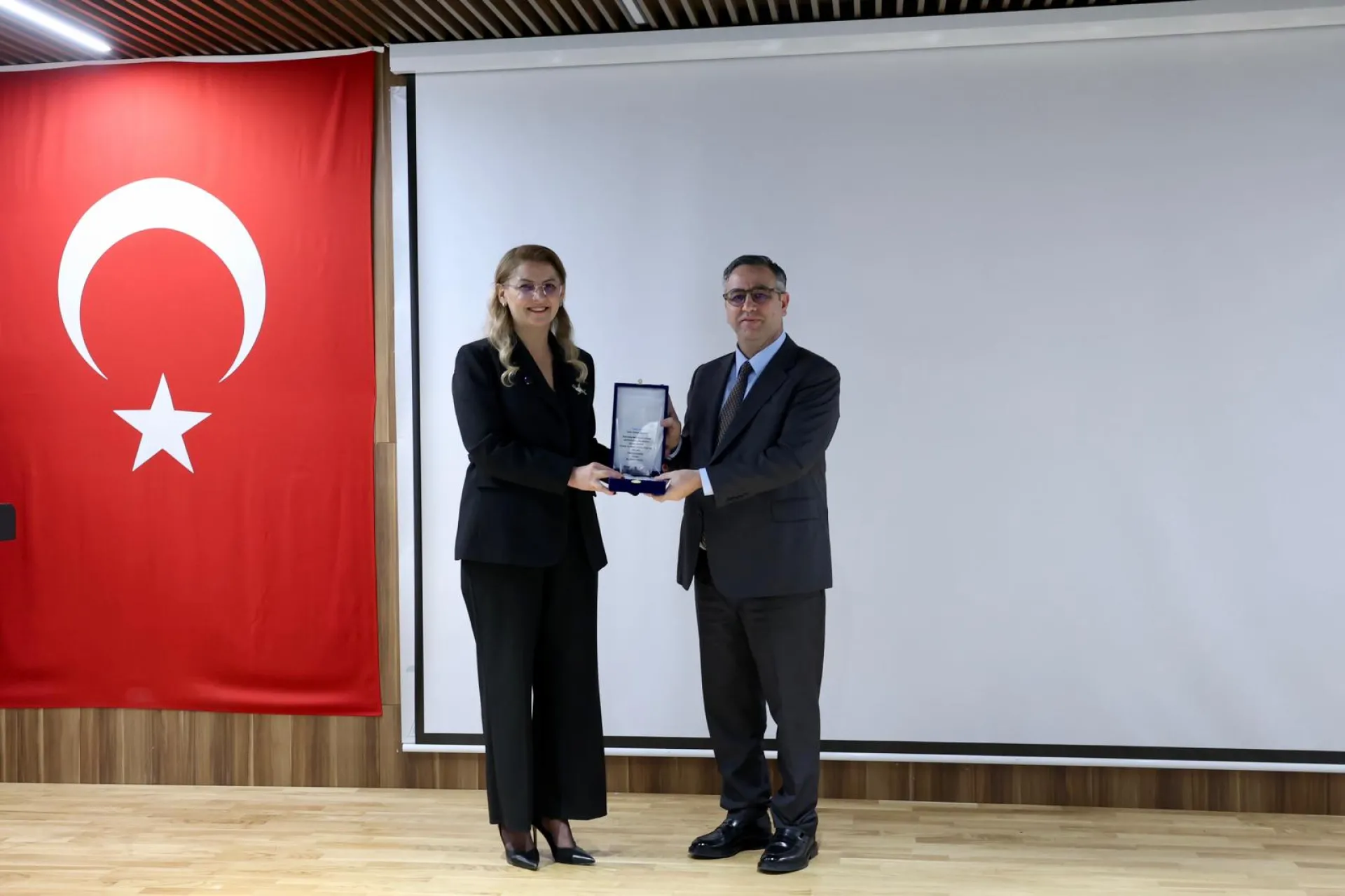 BAKIRKÖY’DE SÜRDÜRÜLEBİLİR ENERJİ VE İKLİM EYLEM PLANI TANITILDI