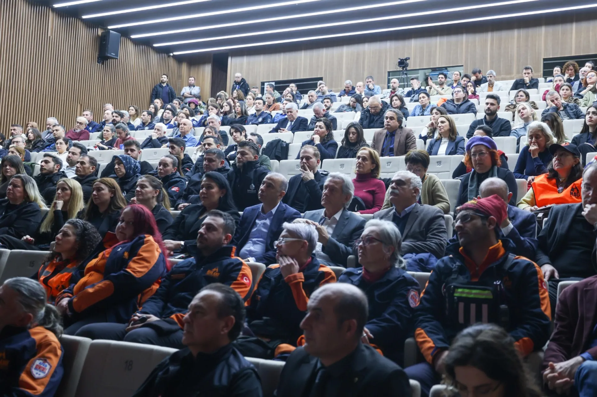 DEPREM GERÇEĞİ BAKIRKÖY’DE UZMANLARLA MASAYA YATIRILDI
