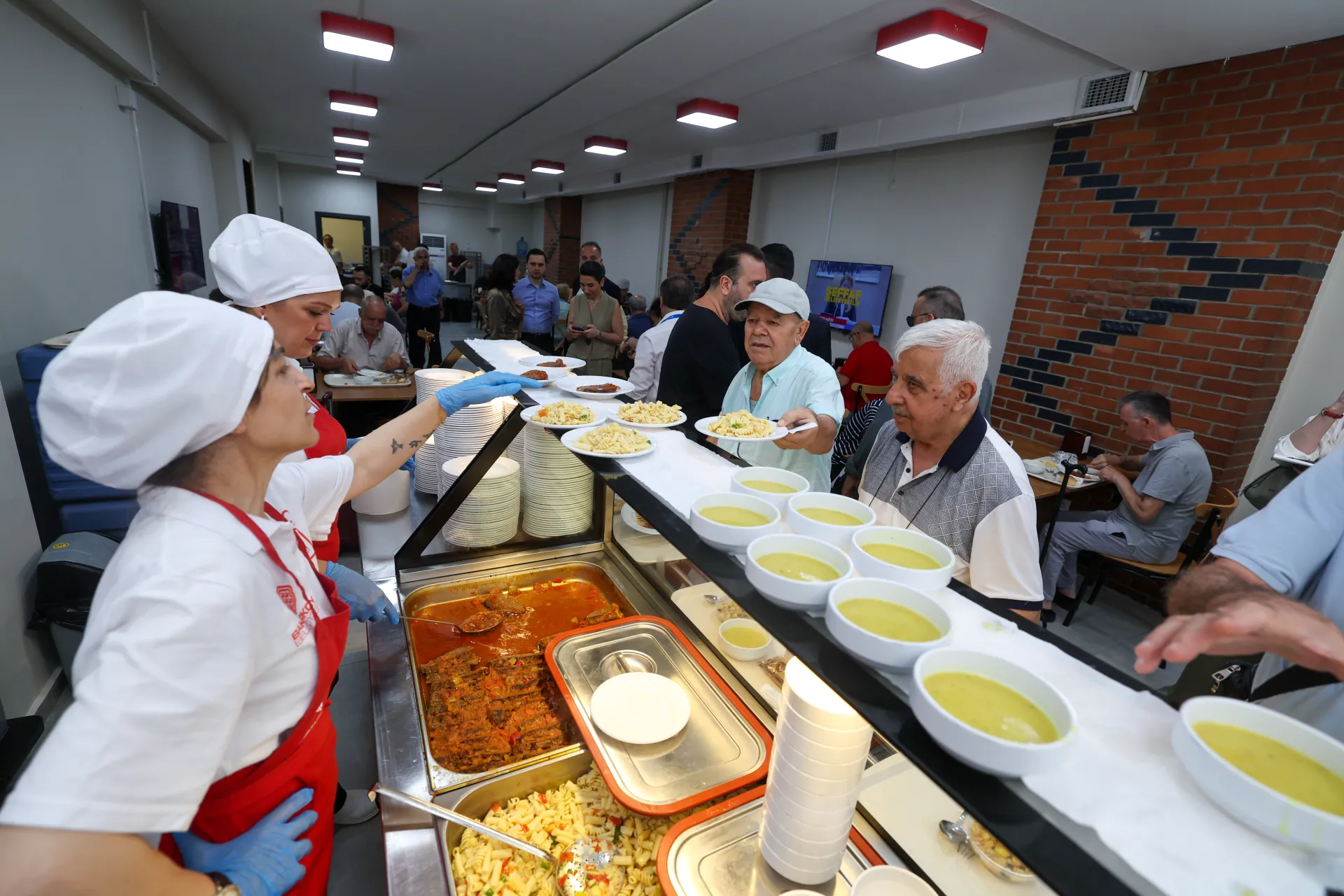 BAKIRKÖY BELEDİYESİ SOSYAL HİZMETLERLE DAYANIŞMAYI BÜYÜTTÜ