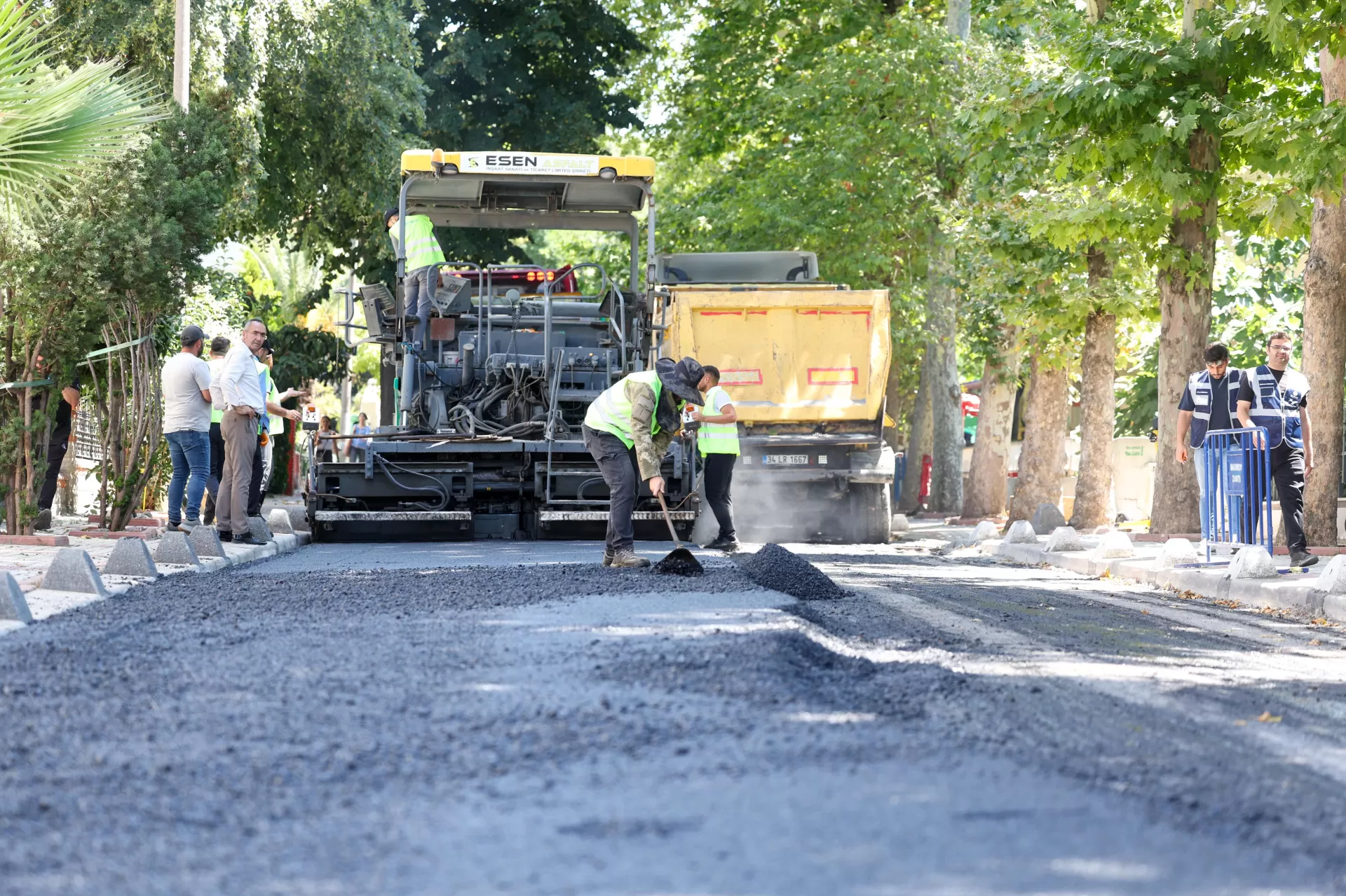 Şenlikköy’de Yollar Yenilendi, Ulaşım Konforu Arttı