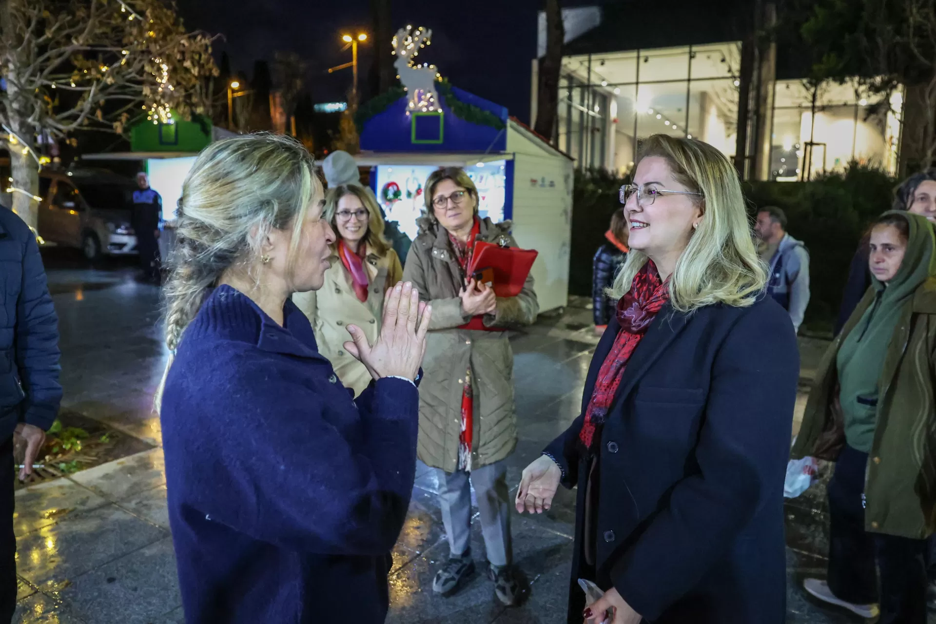 BAŞKAN OVALIOĞLU BAKIRKÖY’DE KURULAN YILBAŞI PANAYIRINI ZİYARET ETTİ