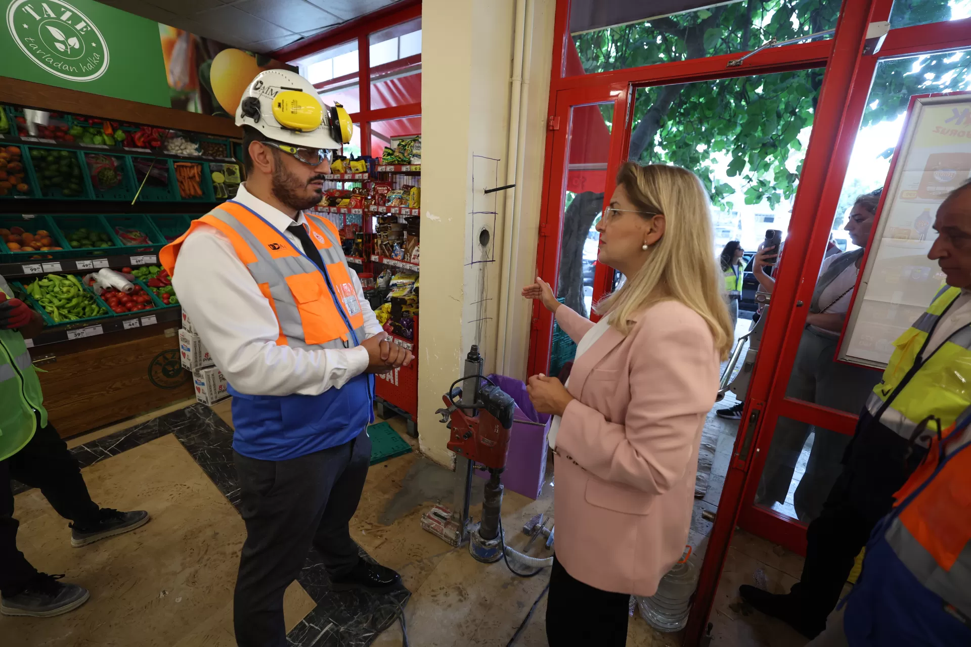 BAKIRKÖY'DEKİ BİNALARA DEPREM TESTİ