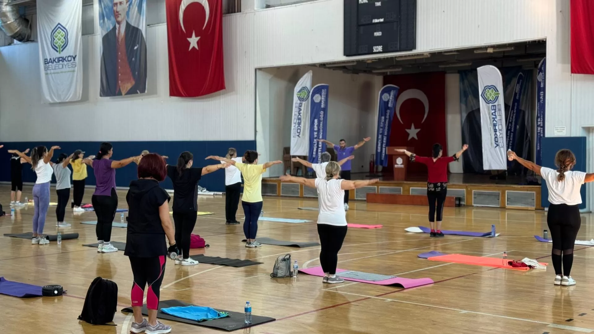 BAKIRKÖYLÜ KADINLAR GÜNE SPORLA BAŞLIYOR