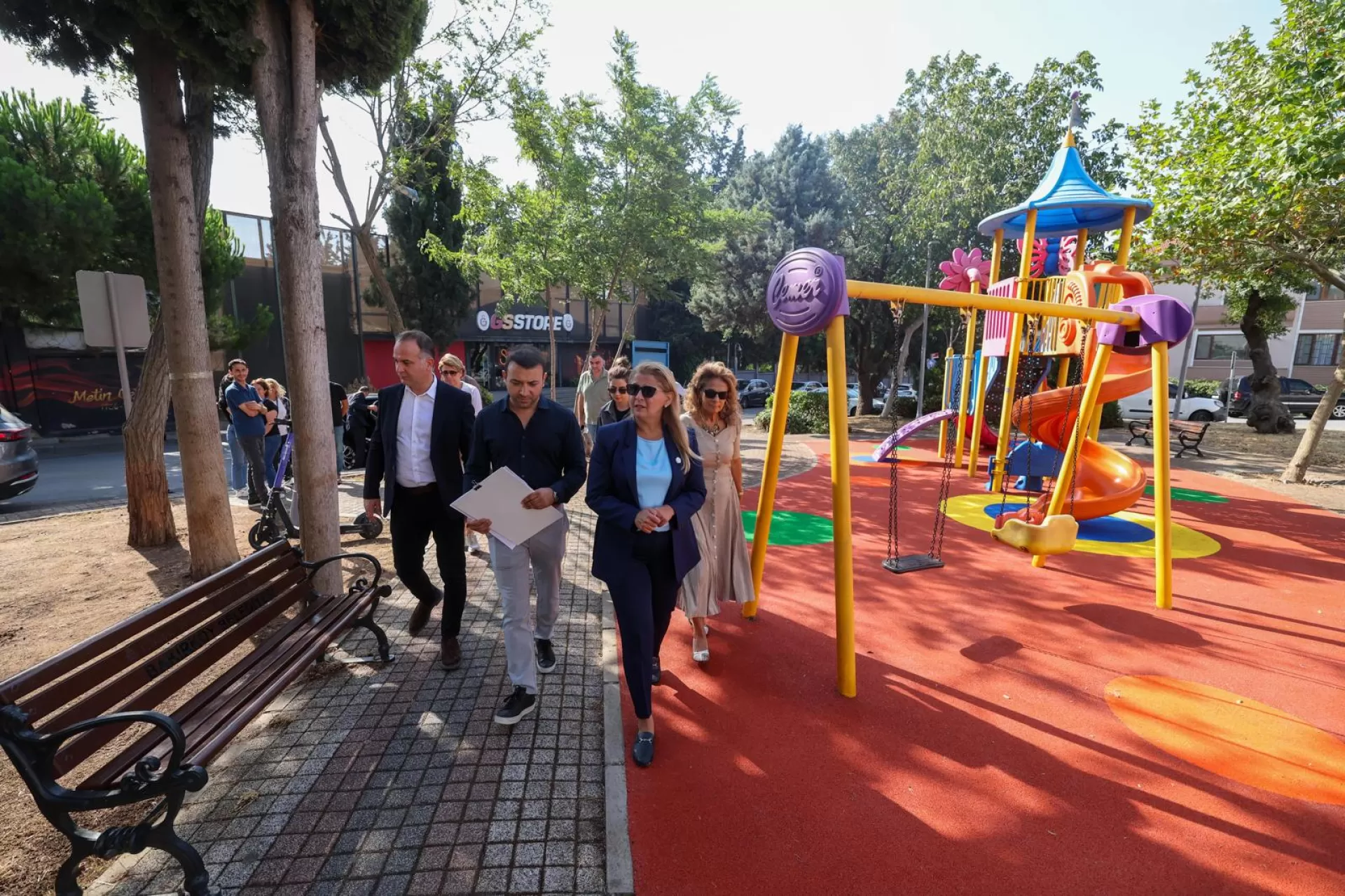BAKIRKÖY’ÜN PARKLARI YENİLENDİ