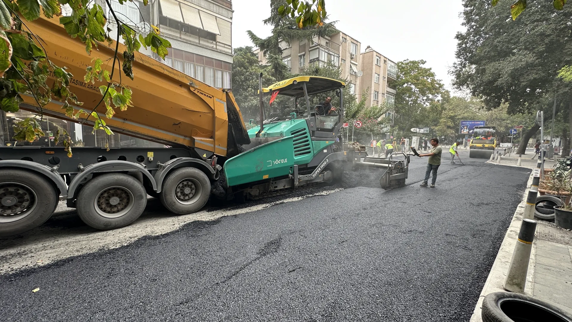 BAKIRKÖY'ÜN YOLLARI YENİLENİYOR, ALTYAPISI GÜÇLENİYOR