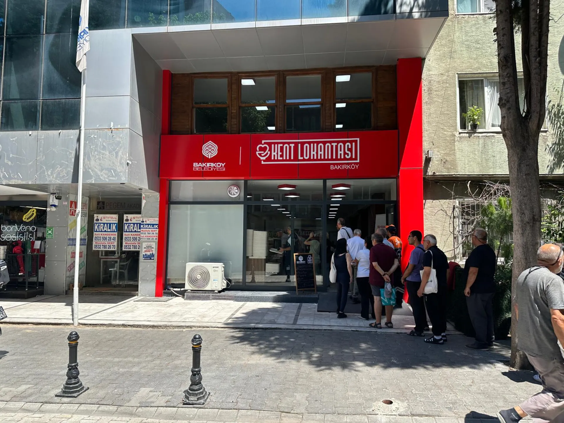 BAKIRKÖY BELEDİYESİ’NDEN BİNLERCE KİŞİYE AŞURE İKRAMI