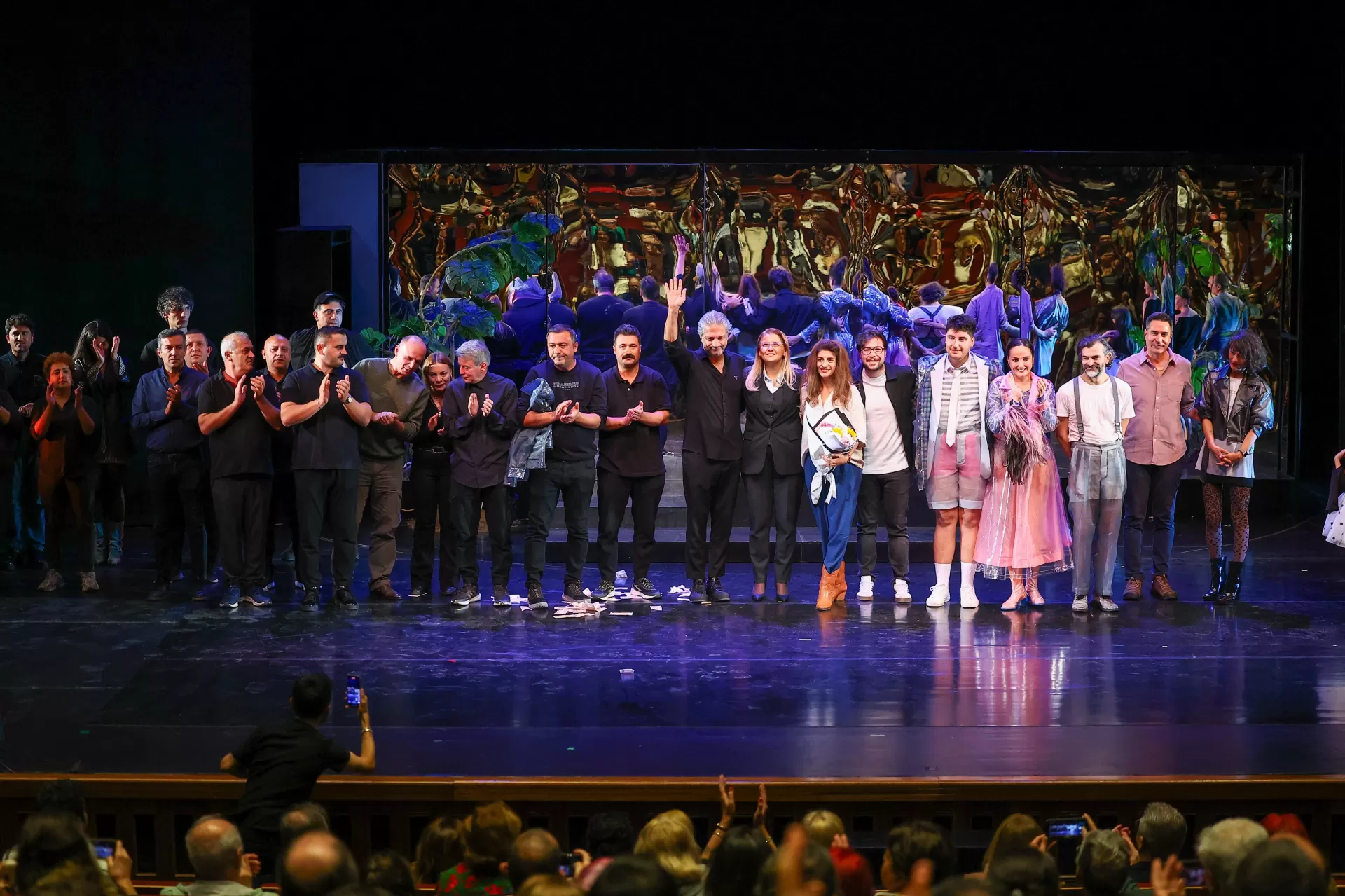 BAKIRKÖY BELEDİYE TİYATROLARI’NIN OYUNLARINDA KOLTUK GENÇLERİN