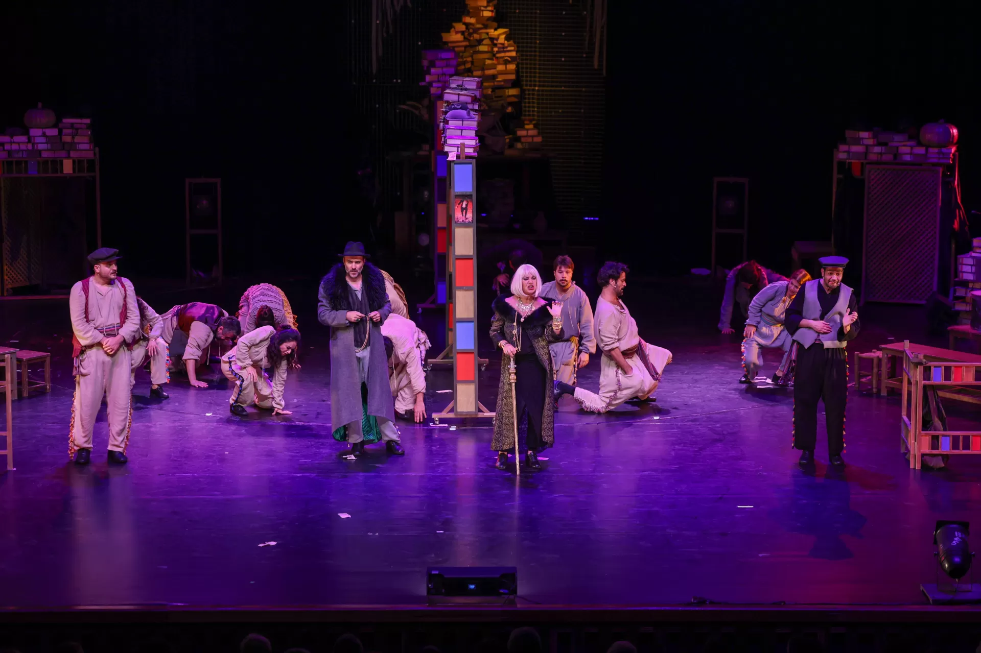 “EŞEĞİN GÖLGESİ” BAKIRKÖY’DE GÖRKEMLİ GALA İLE SAHNELENDİ