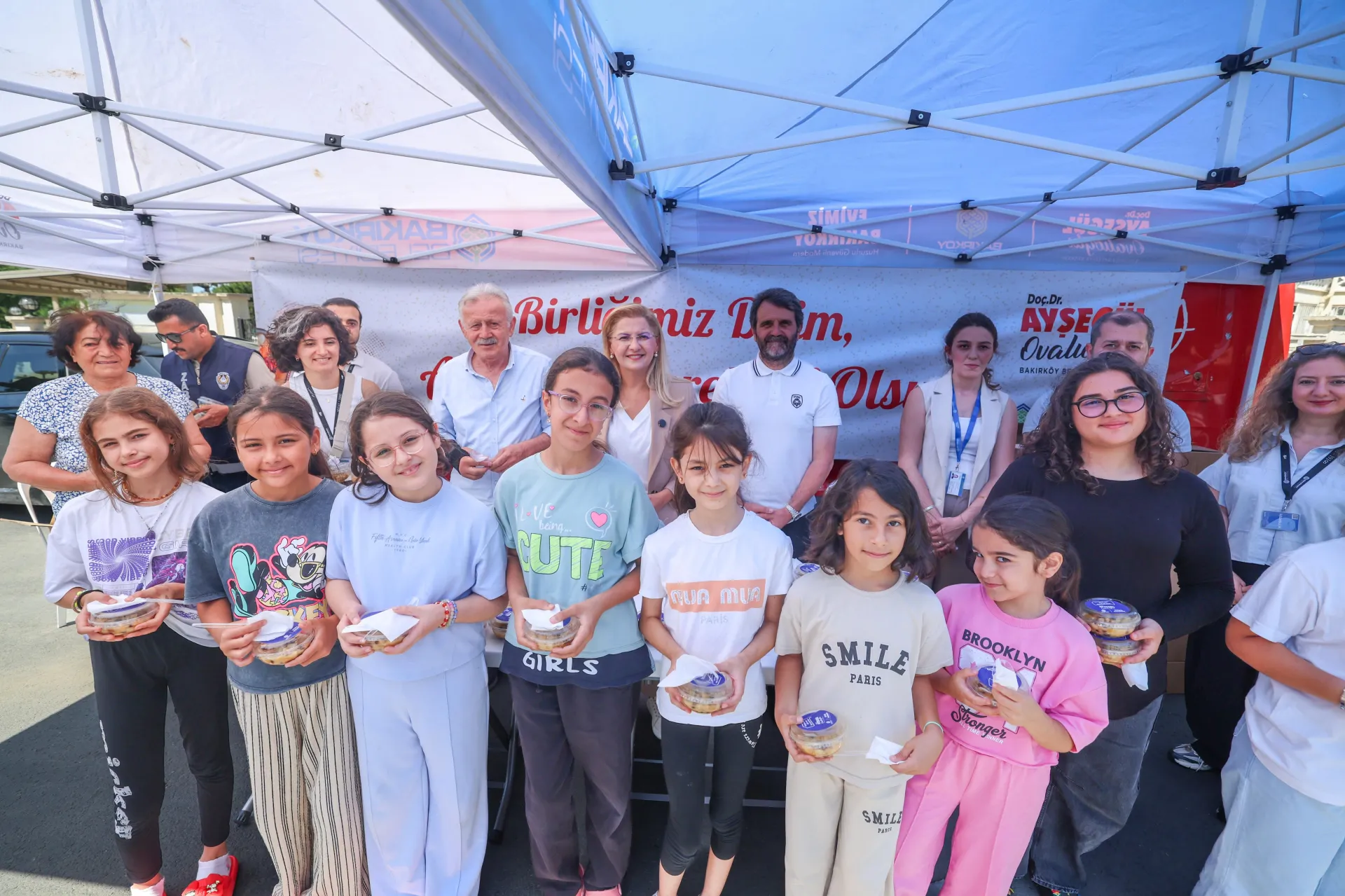 BAKIRKÖY BELEDİYESİ’NDEN BİNLERCE KİŞİYE AŞURE İKRAMI