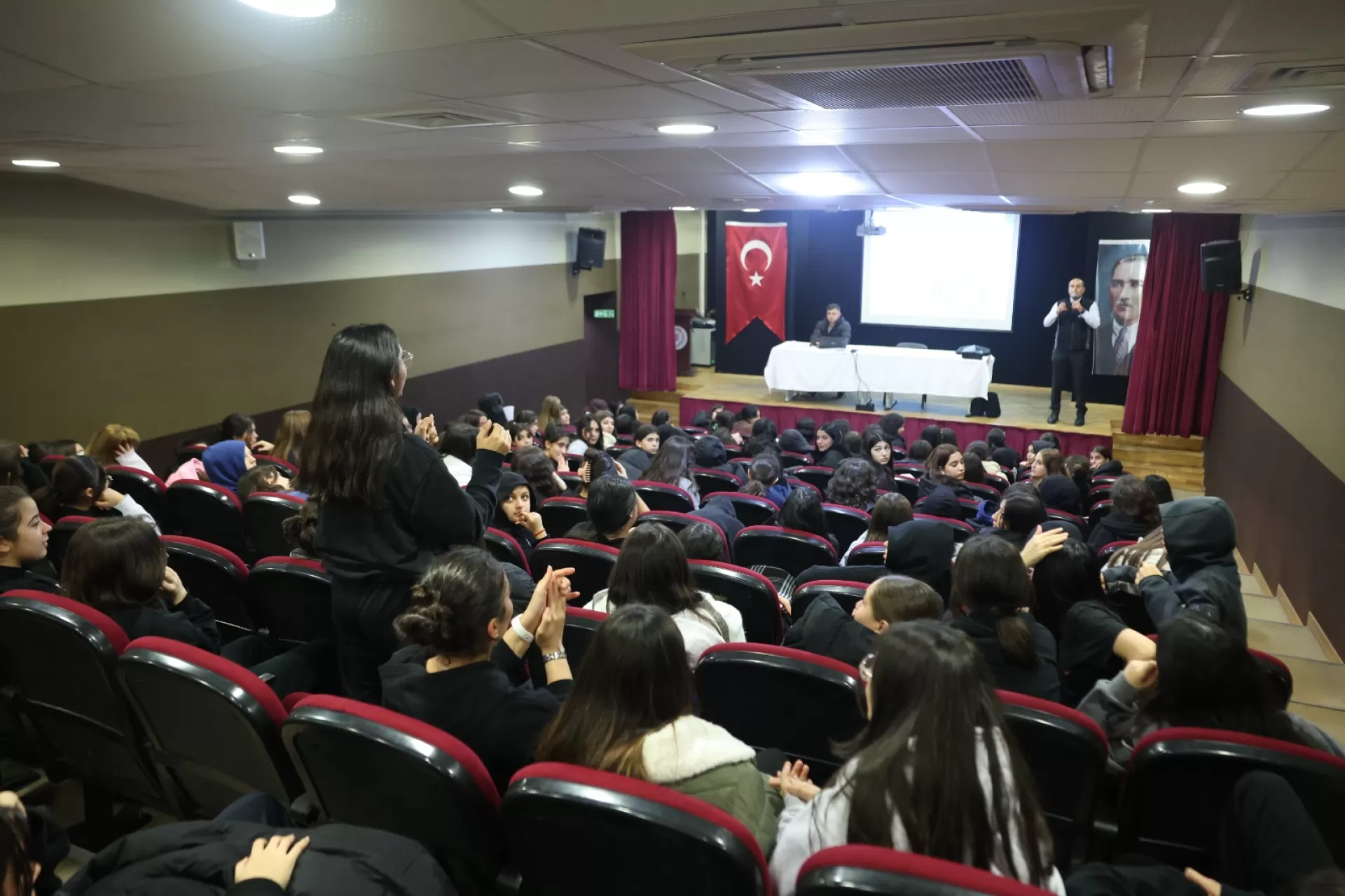BAKIRKÖY BELEDİYESİ AFET GÖNÜLLÜLERİ ARIYOR