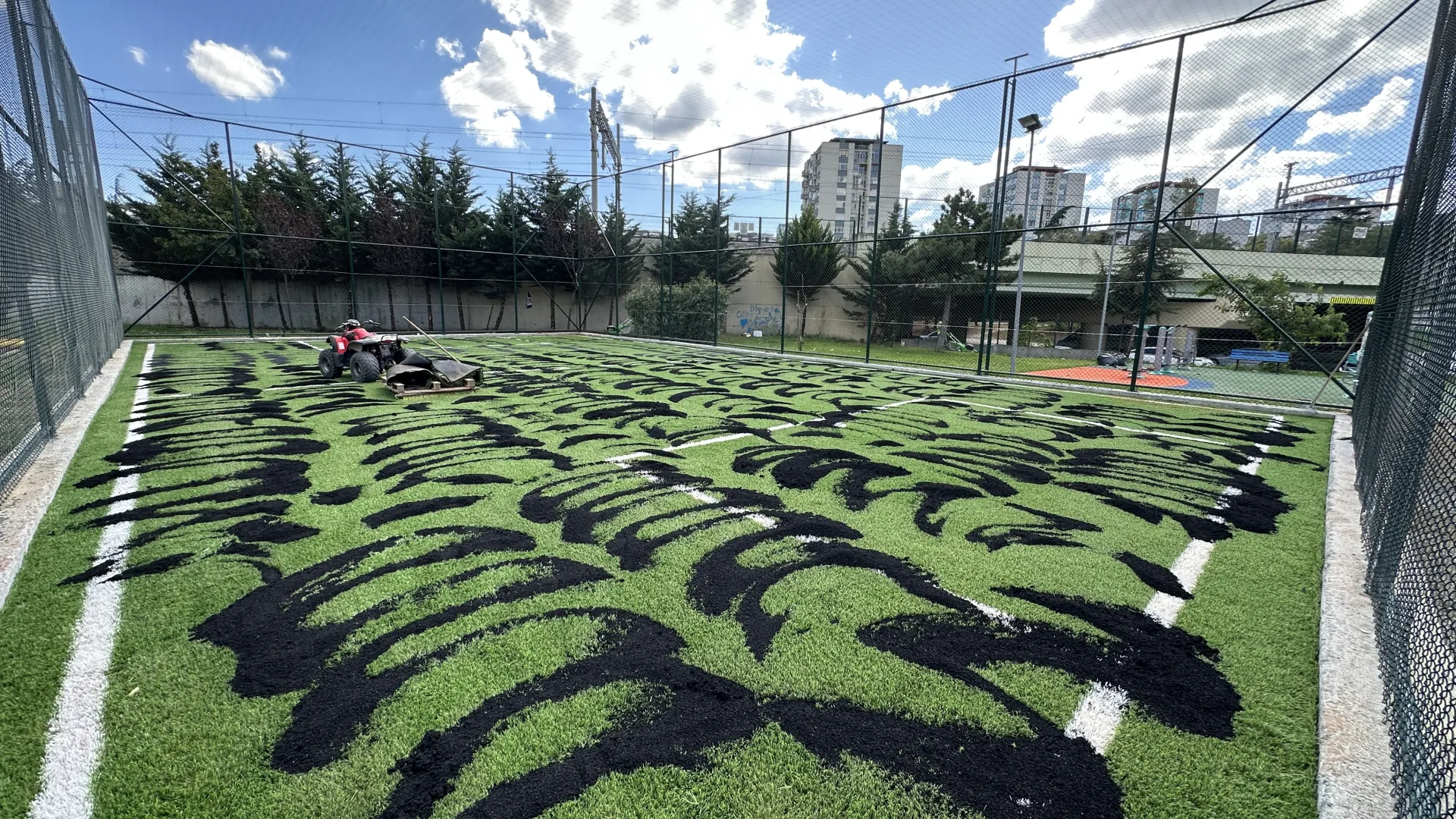 BAKIRKÖY'ÜN YOLLARI YENİLENİYOR, ALTYAPISI GÜÇLENİYOR