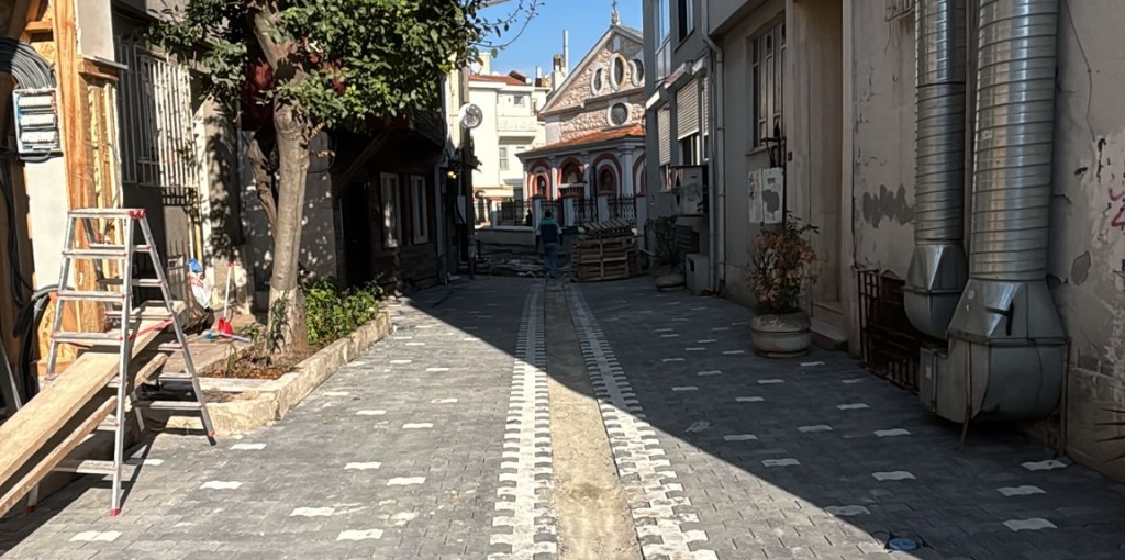 Miras Yedi Sokak Araç Ve Yaya Yolu Çalışması