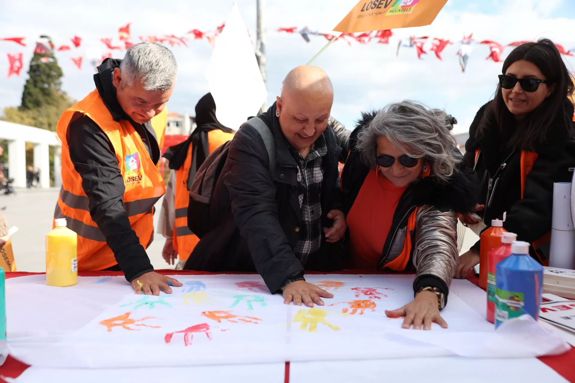 BAKIRKÖY’DE LÖSEMİYE KARŞI FARKINDALIK ETKİNLİĞİ DÜZENLENDİ