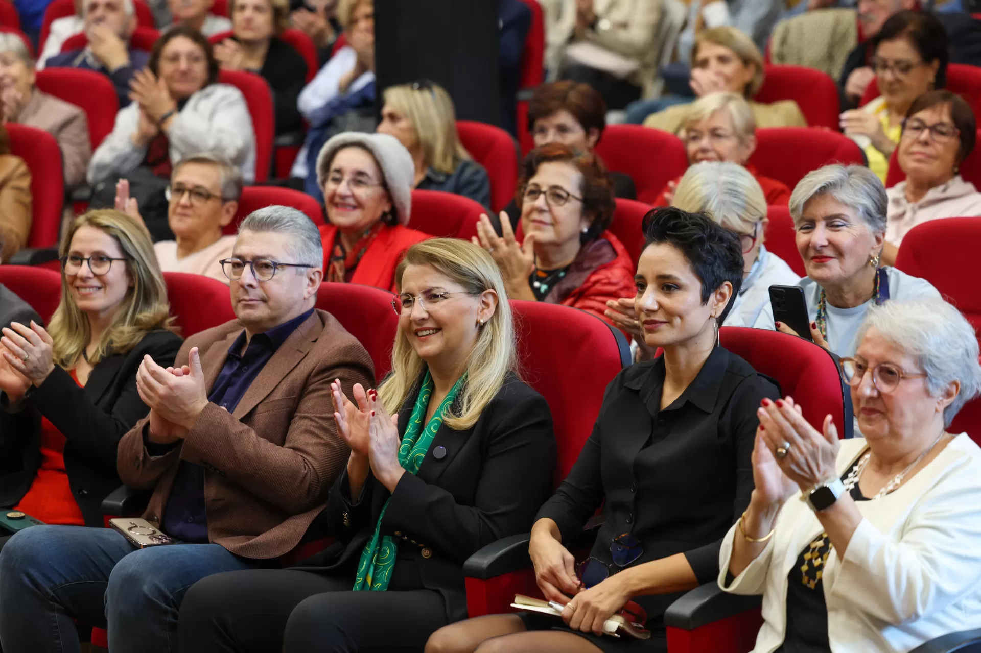 ŞULE AYDIN İLE “TIMARHANEDEN HABER VAR” BAKIRKÖY’DEYDİ