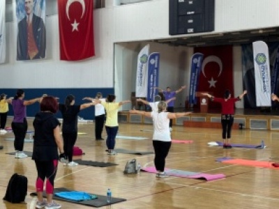 BAKIRKÖYLÜ KADINLAR GÜNE SPORLA BAŞLIYOR