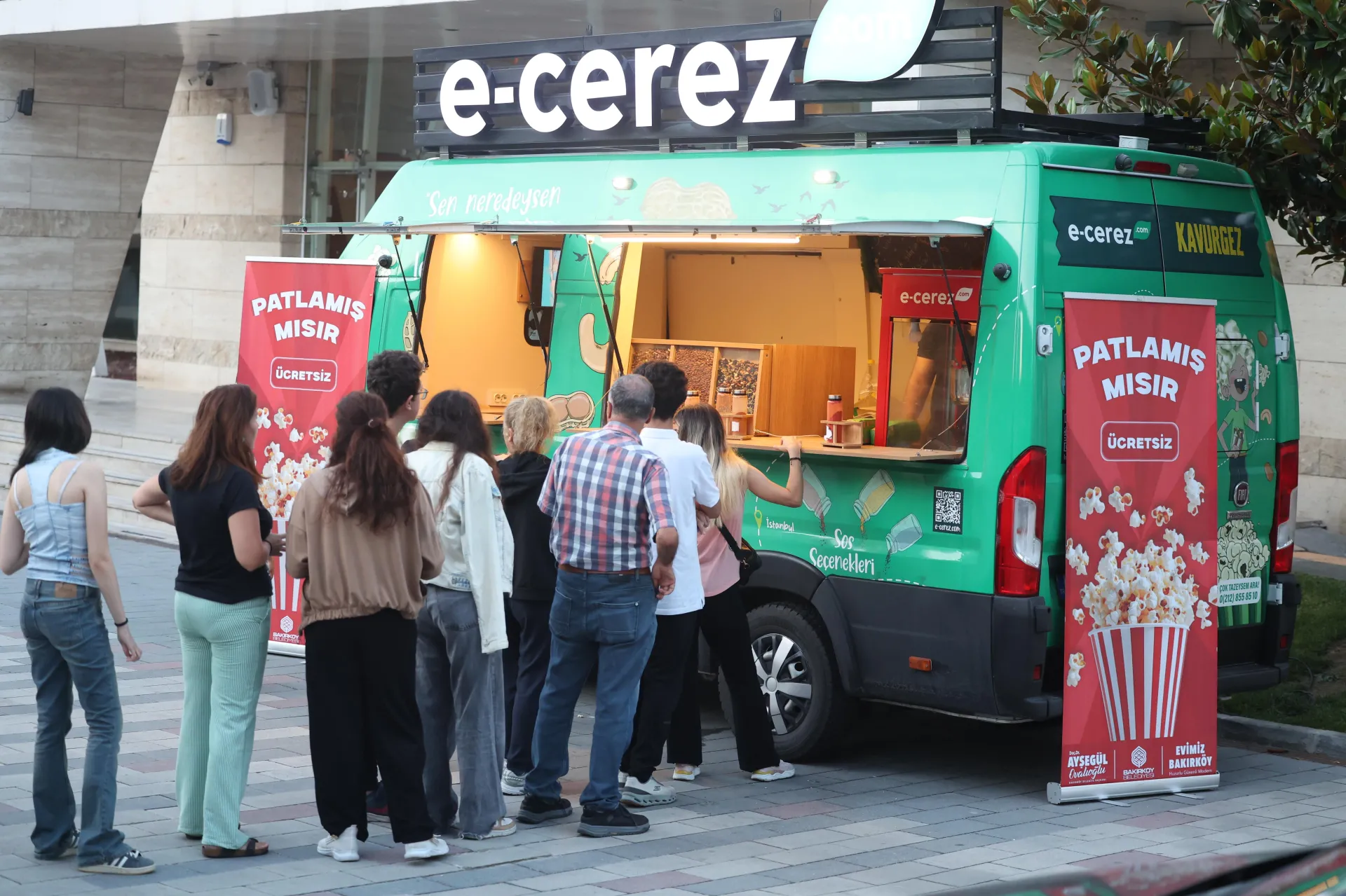 BAKIRKÖY’DE AÇIK HAVA SİNEMA GÜNLERİ BAŞLADI